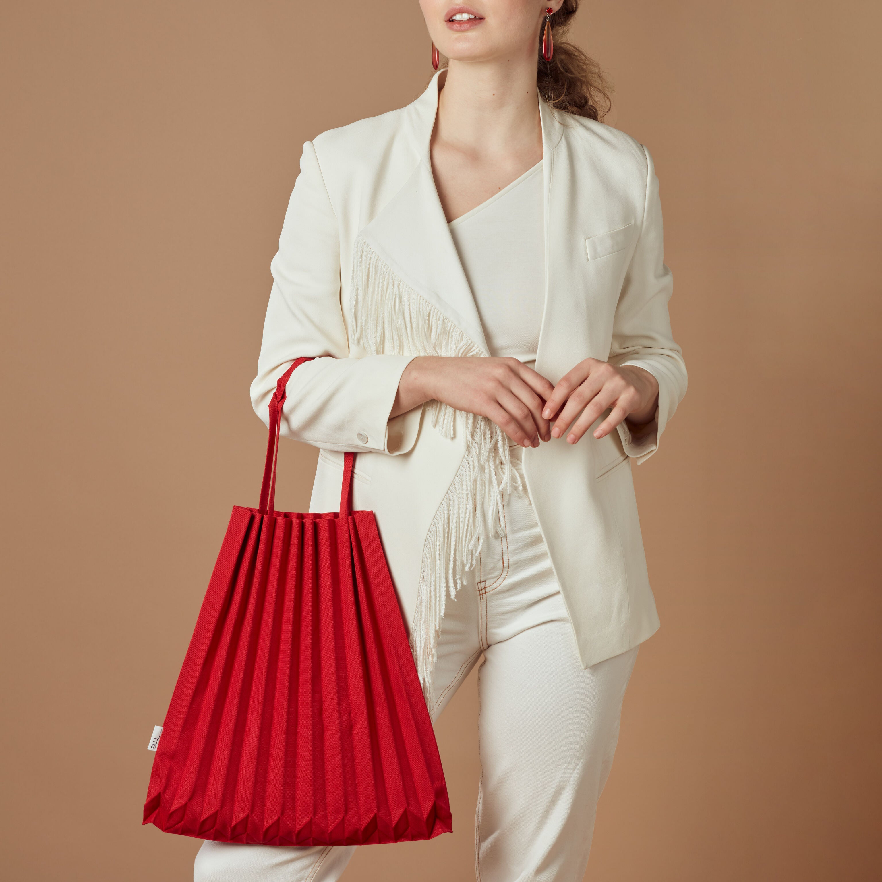 me ISSEY MIYAKE Recycled Polyester Trunk Pleats Bag Red – MoMA