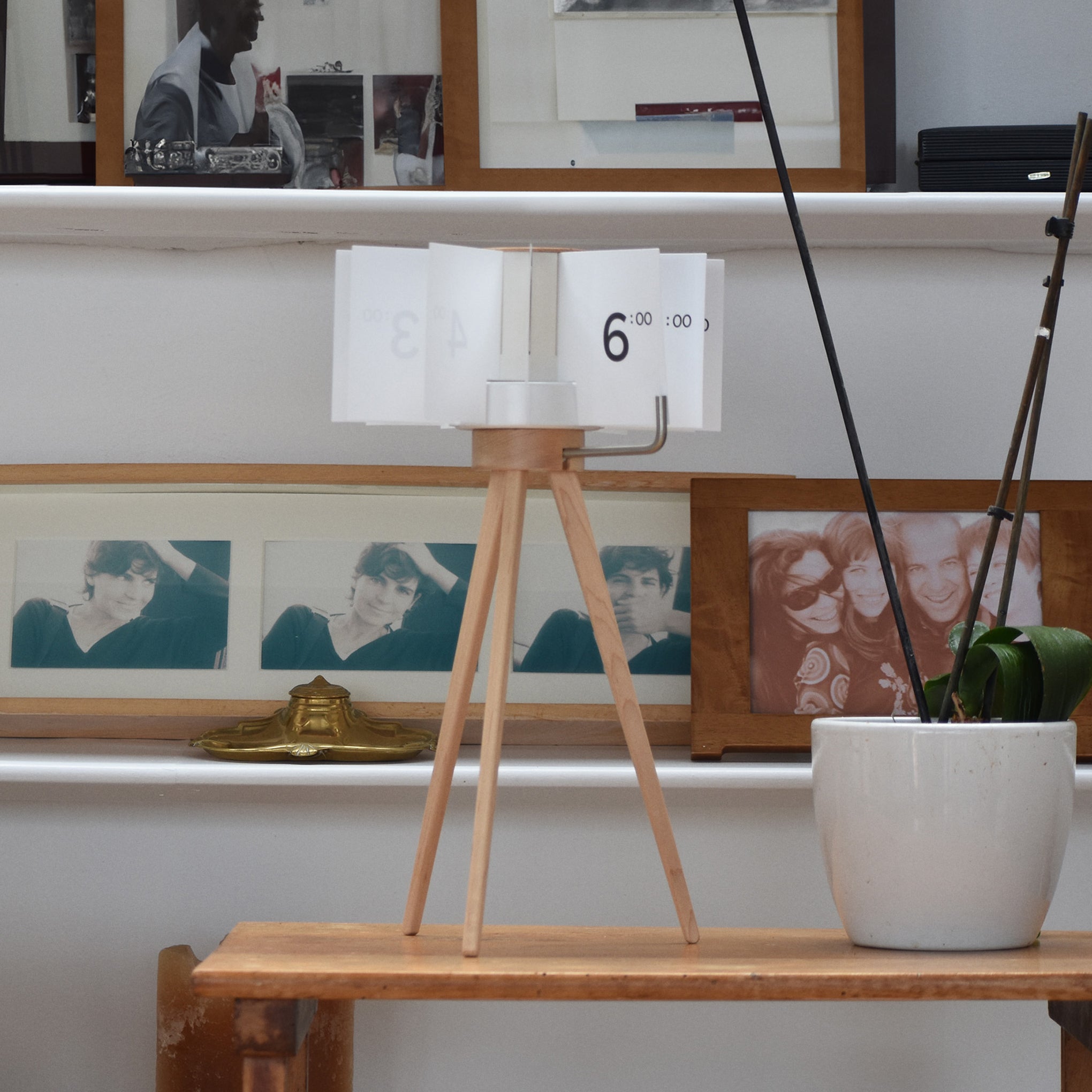 Paper Leaves NRH Mini Desk Clock – MoMA Design Store