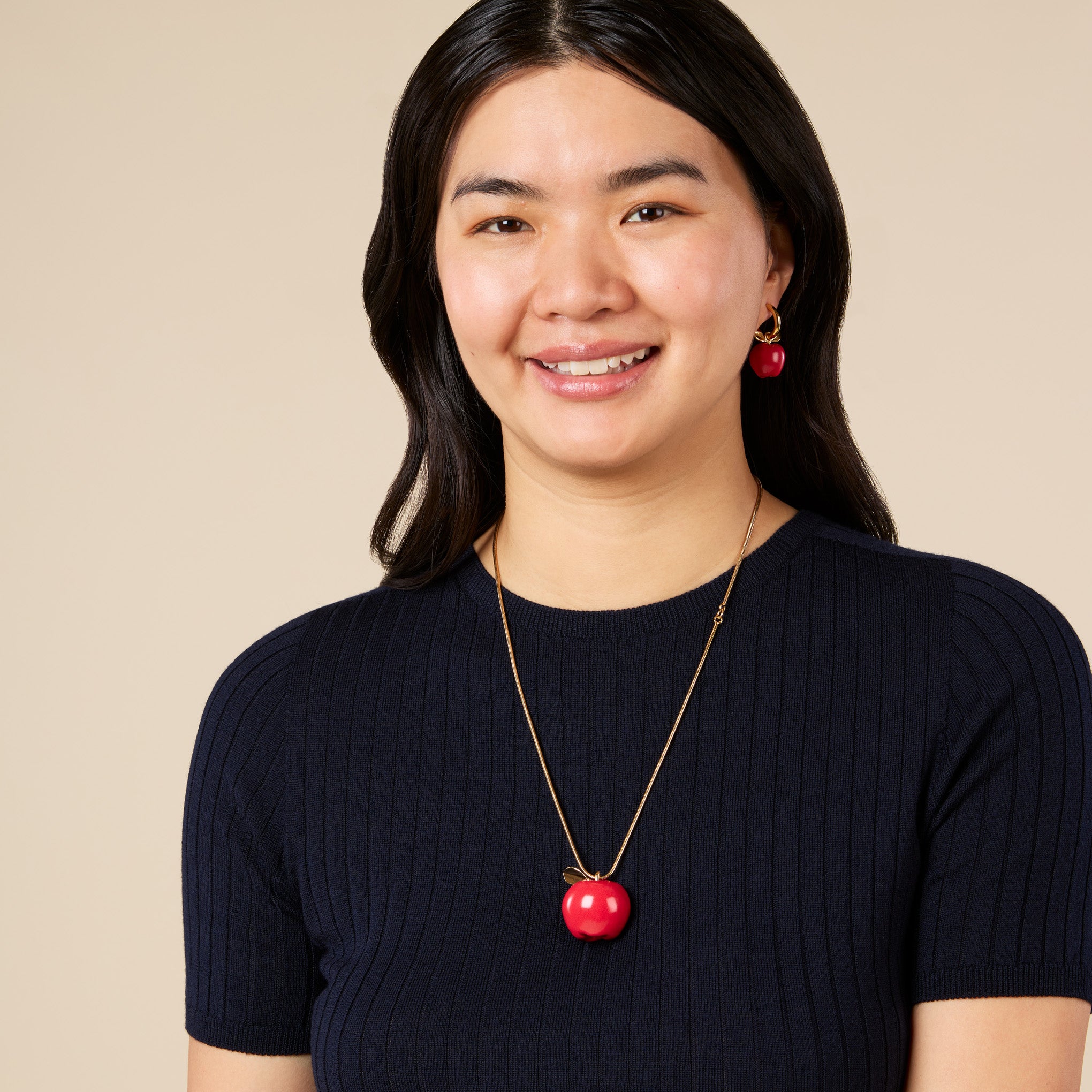 Andrés Gallardo Large Red Apple Gold-Plated Necklace – MoMA Design 
