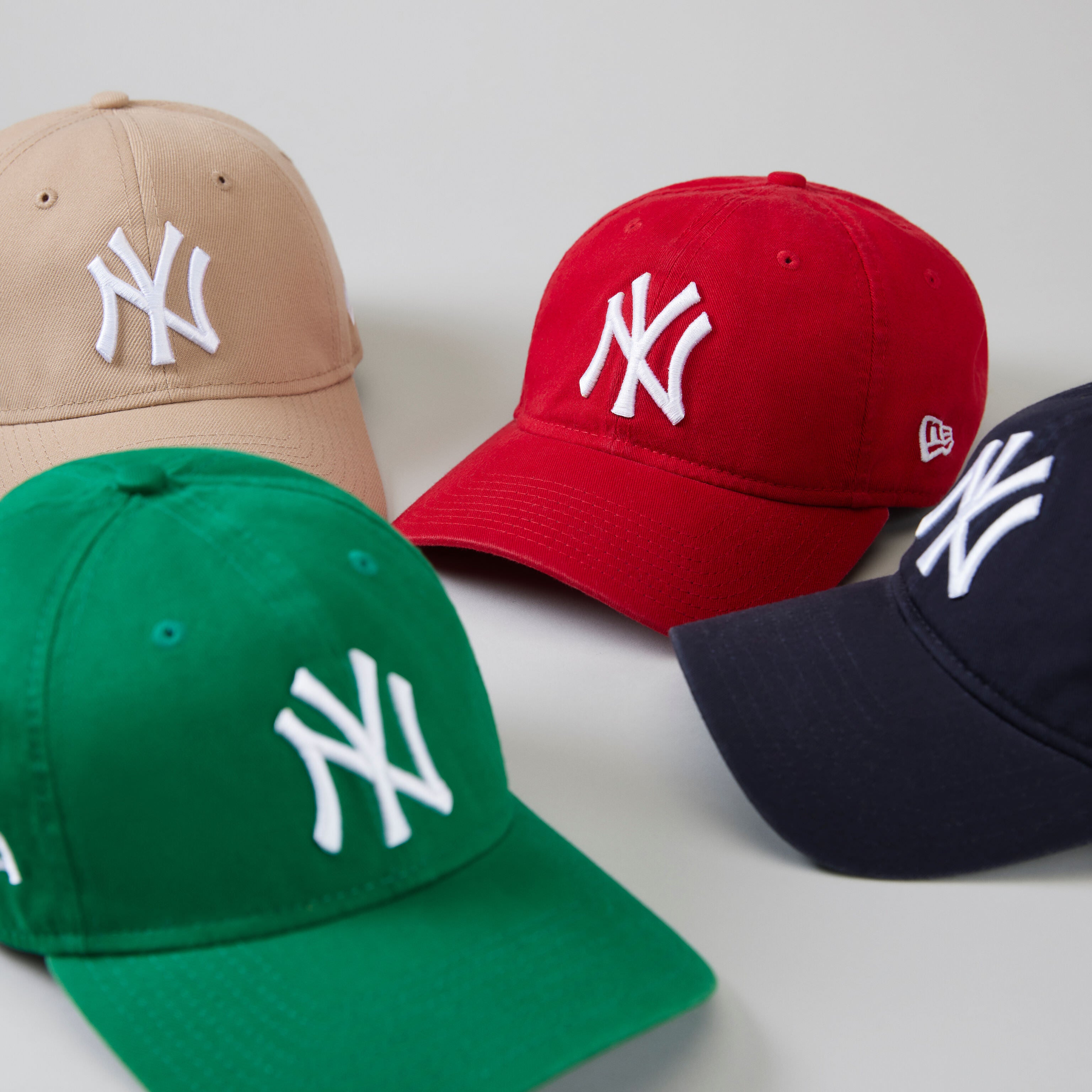 humoresque ベロアキャップ velour baseball cap MoMA NY Yankees Adjustable Baseball Cap - Scarlet – MoMA Design Store