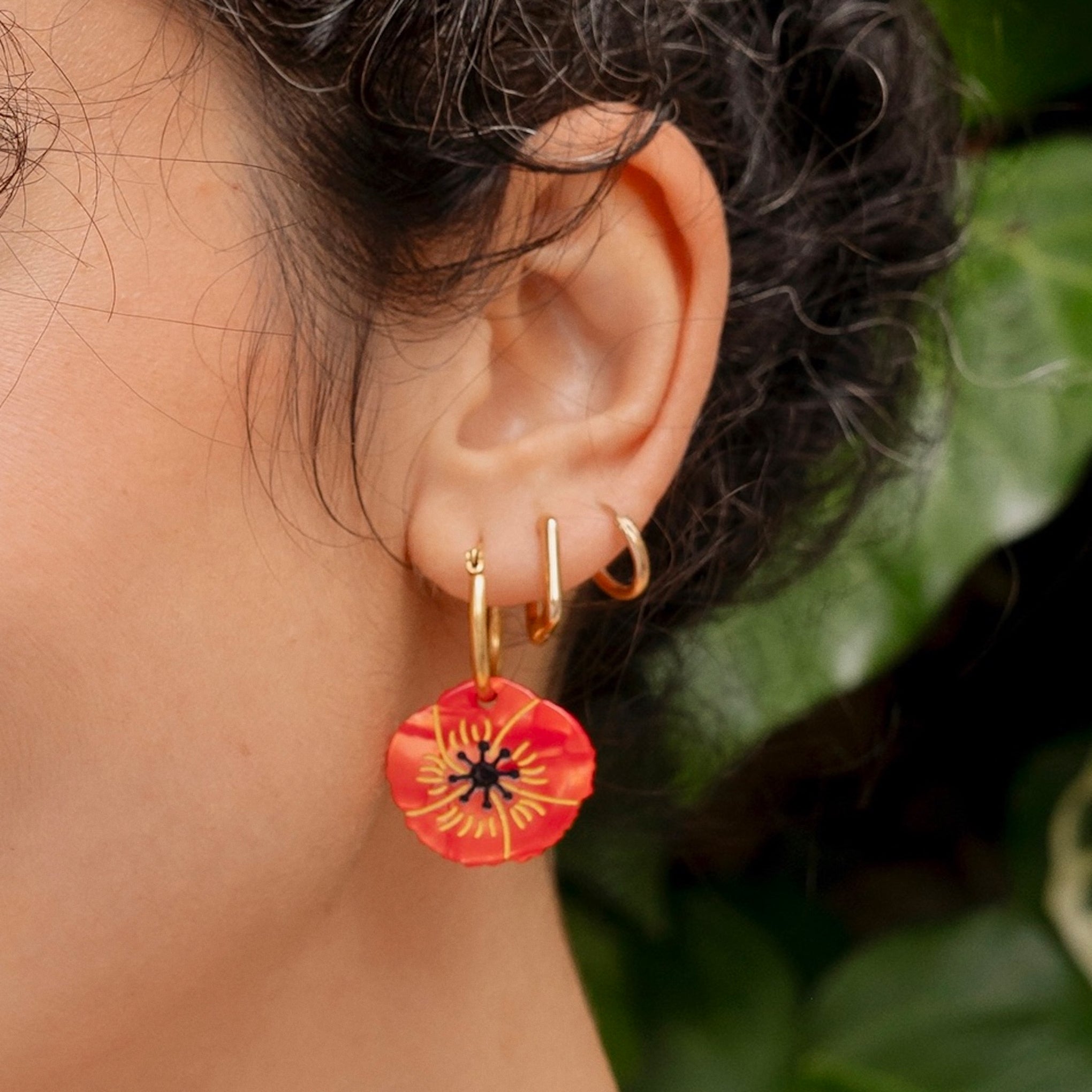coussinet 　クシネ　フルール フラワーデザイン イヤリング 9cm Coucou Suzette Flower Hoop Earrings - Poppy – MoMA Design Store