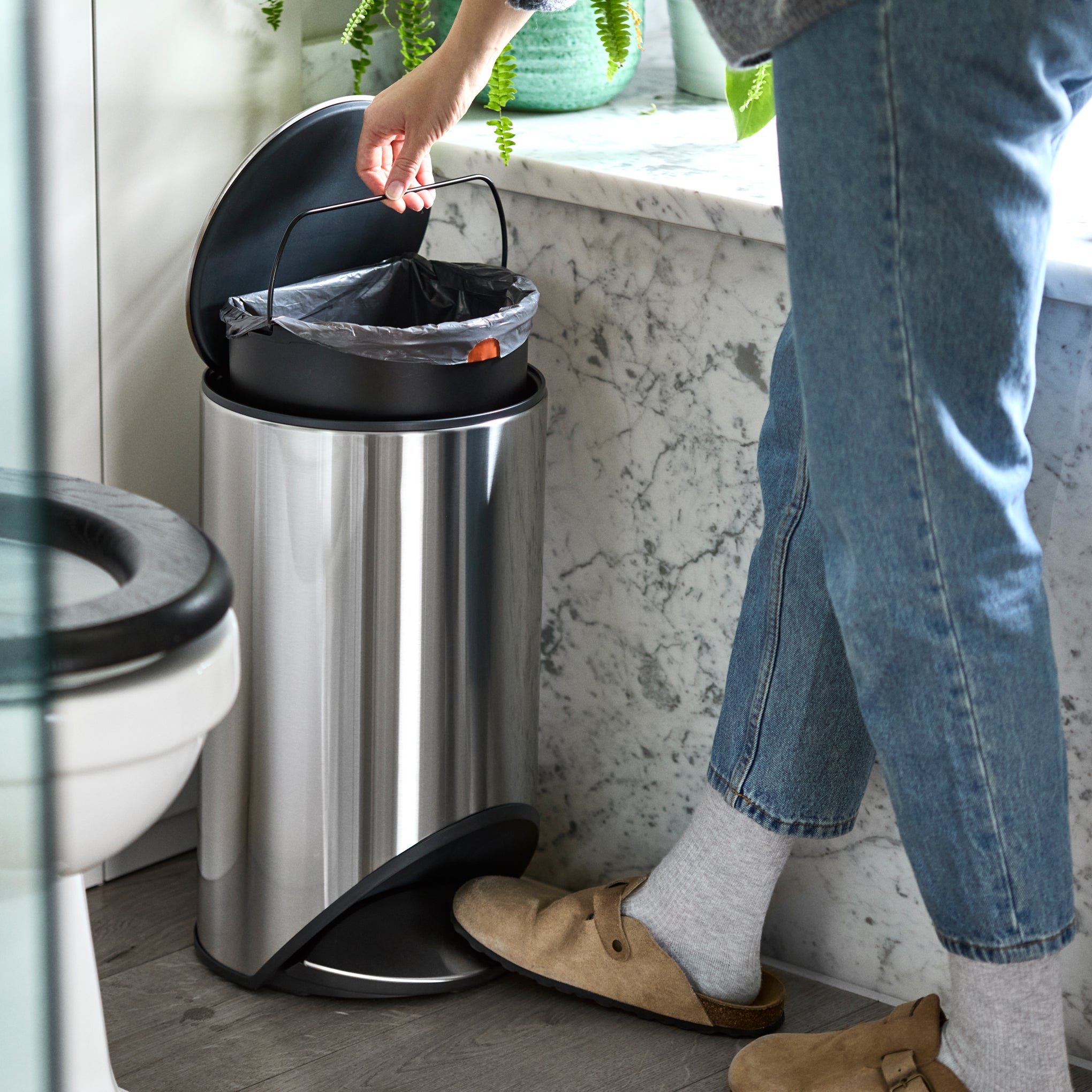Joseph Joseph Arc Trash Bin - Small – MoMA Design Store