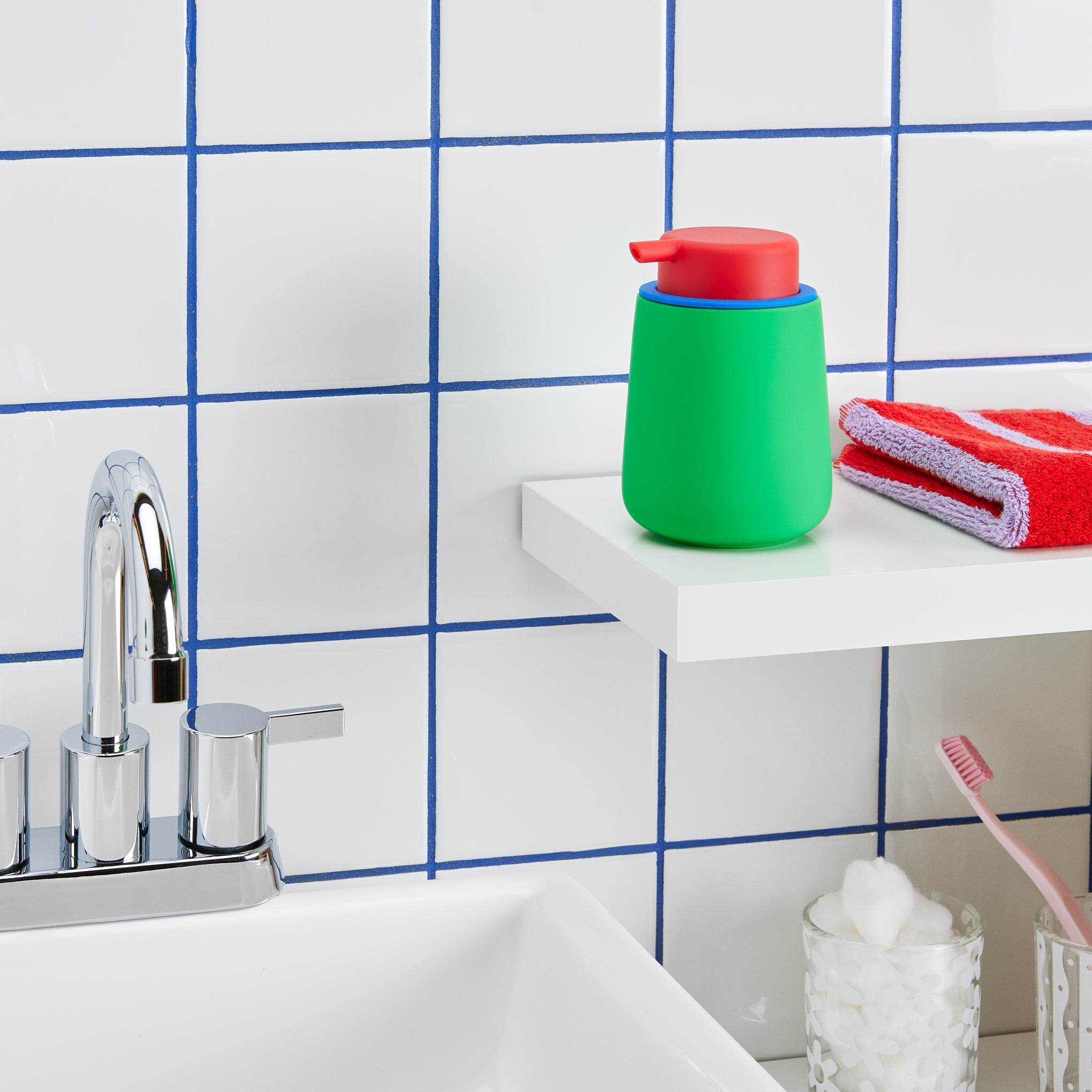 Nova One Color Block Bathroom Accessories - Soap Pump – MoMA