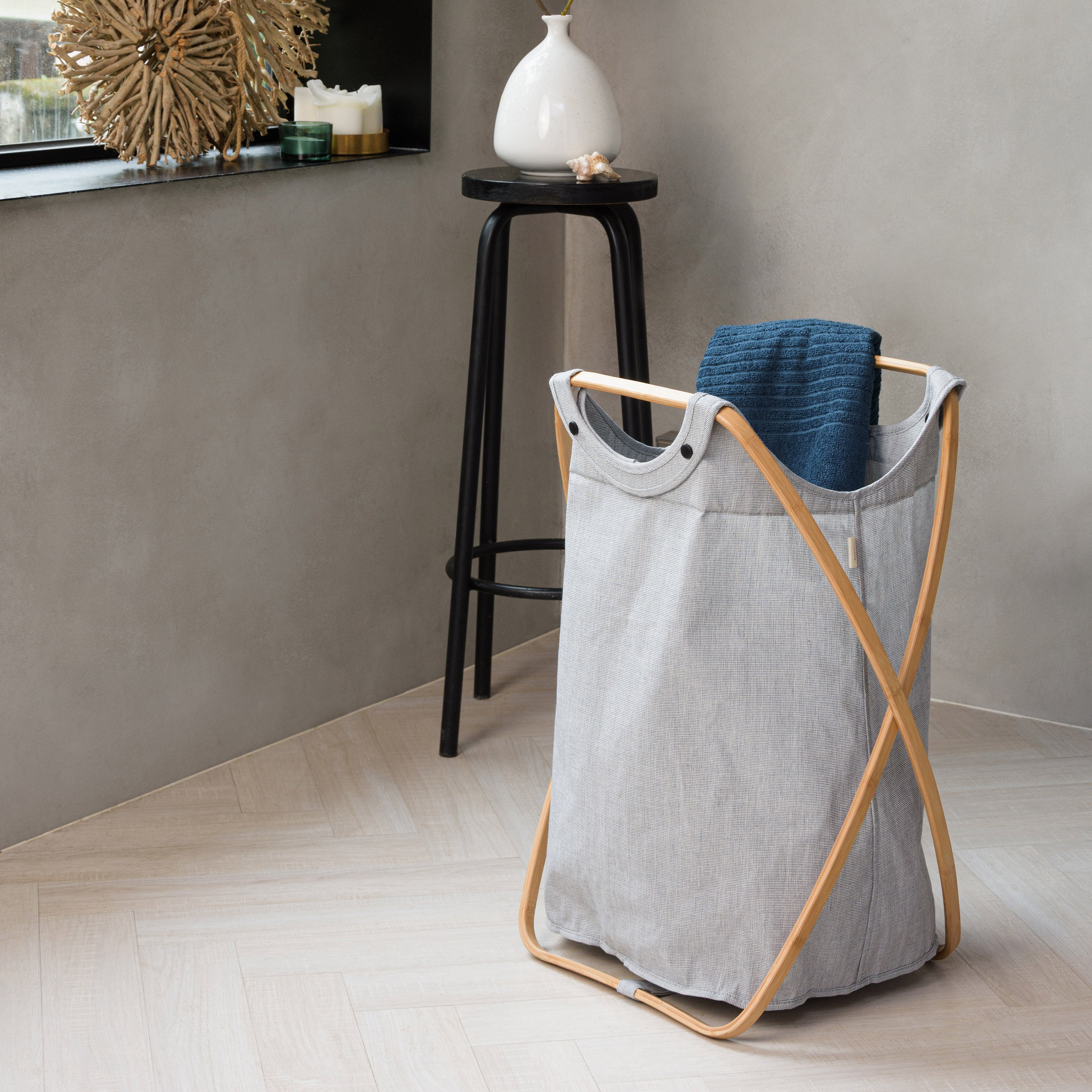Tota Easy-Empty Laundry Basket – MoMA Design Store