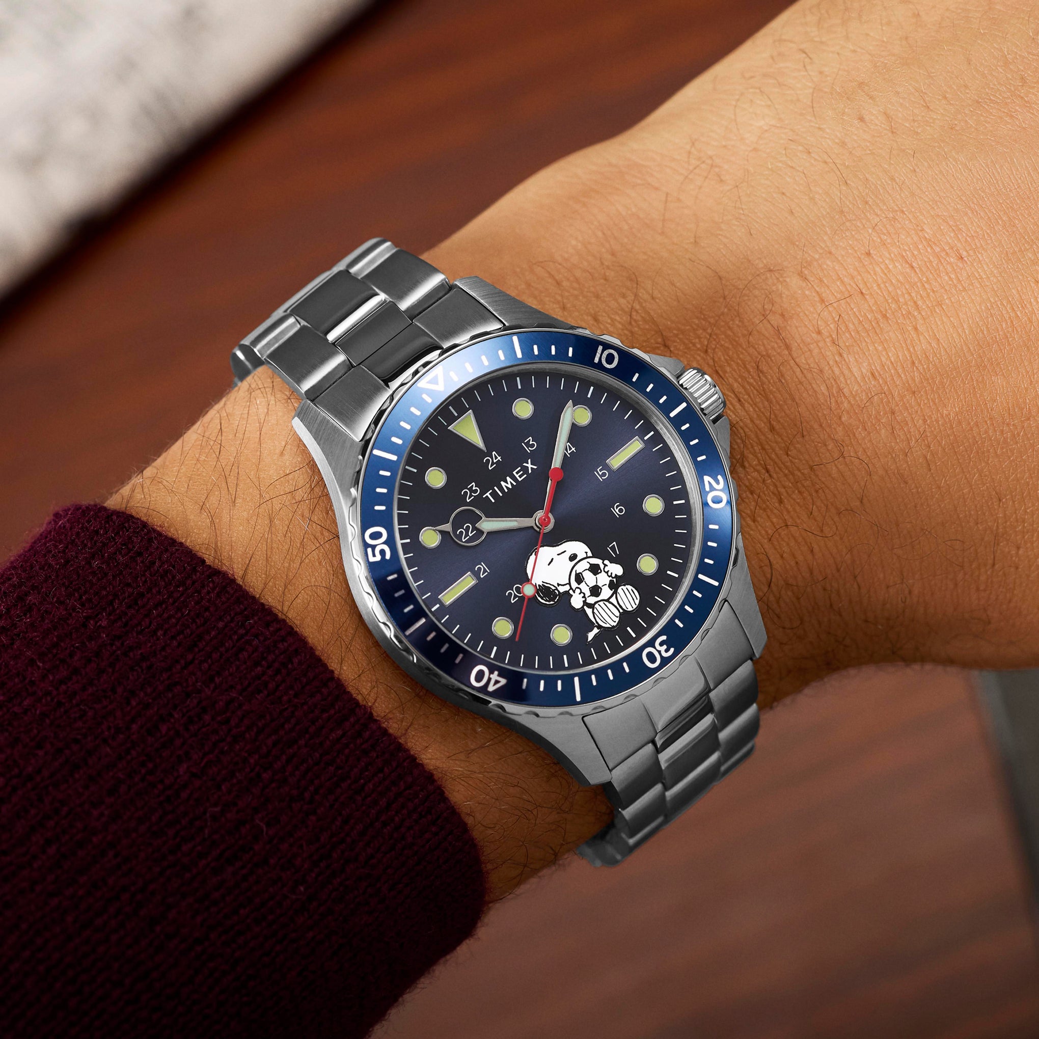 スヌーピーママ Timex Snoopy Soccer Navi XL Bracelet Watch – MoMA Design Store
