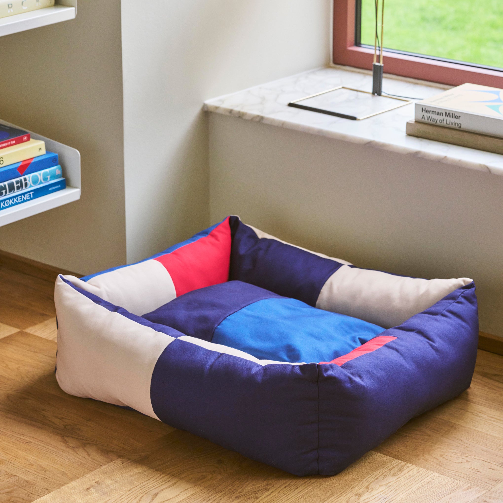 HAY Dog Bed in Recycled Polyester - Red/ Blue – MoMA Design Store