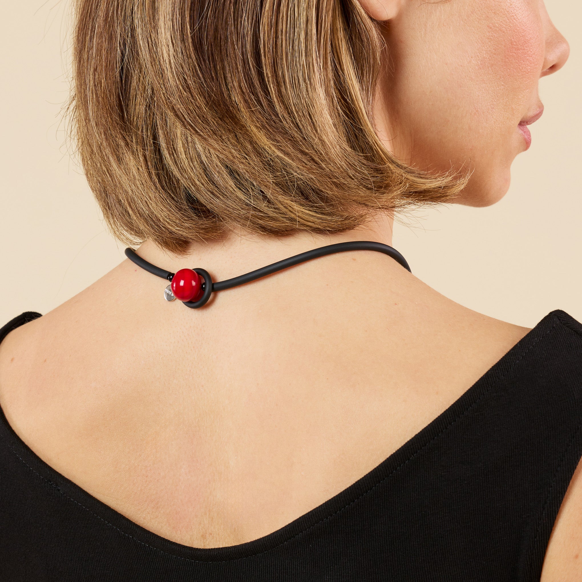 Bonbon Glass Necklace - Red/ Black – MoMA Design Store