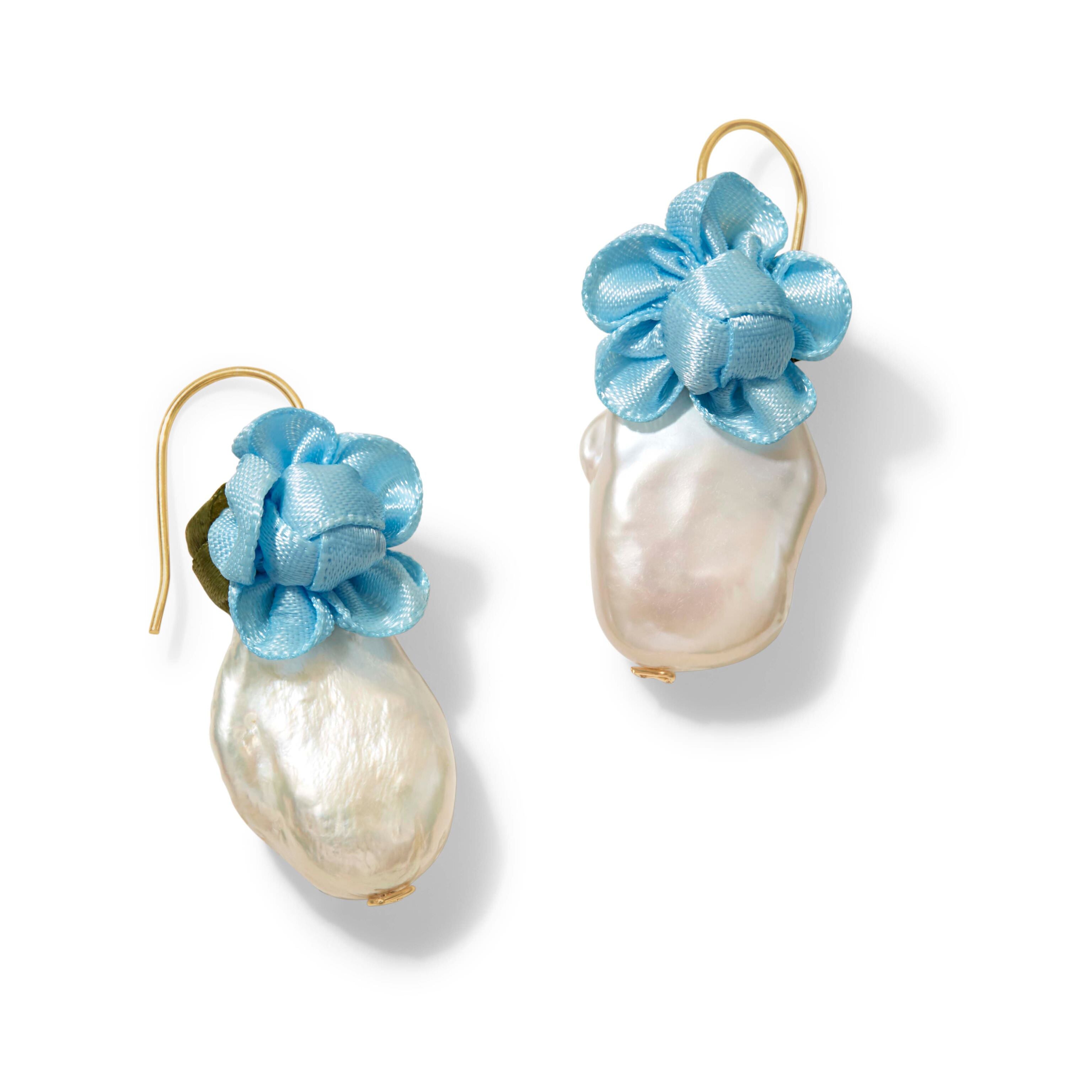 Floral motif pearl drop earring by Studio B 40