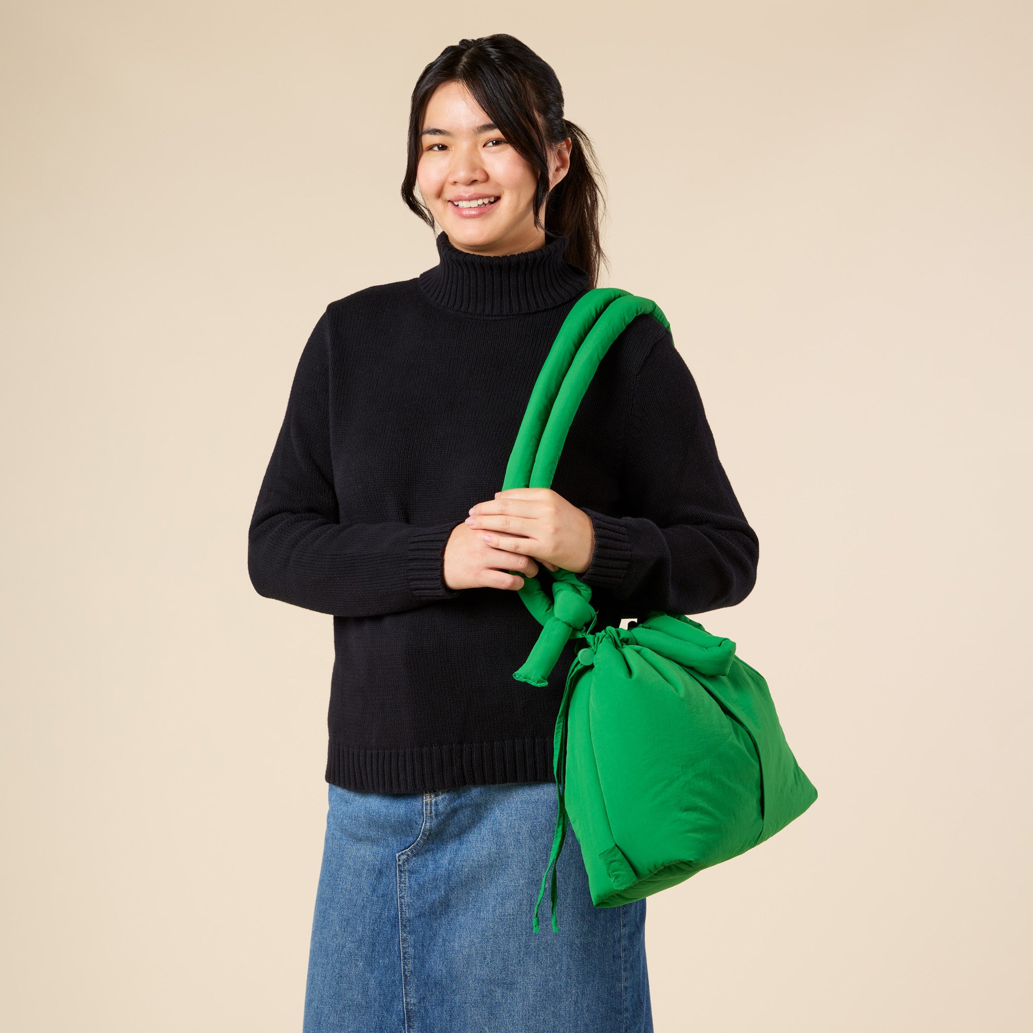 Ölend Ona Soft Convertible Bag - Green – MoMA Design Store
