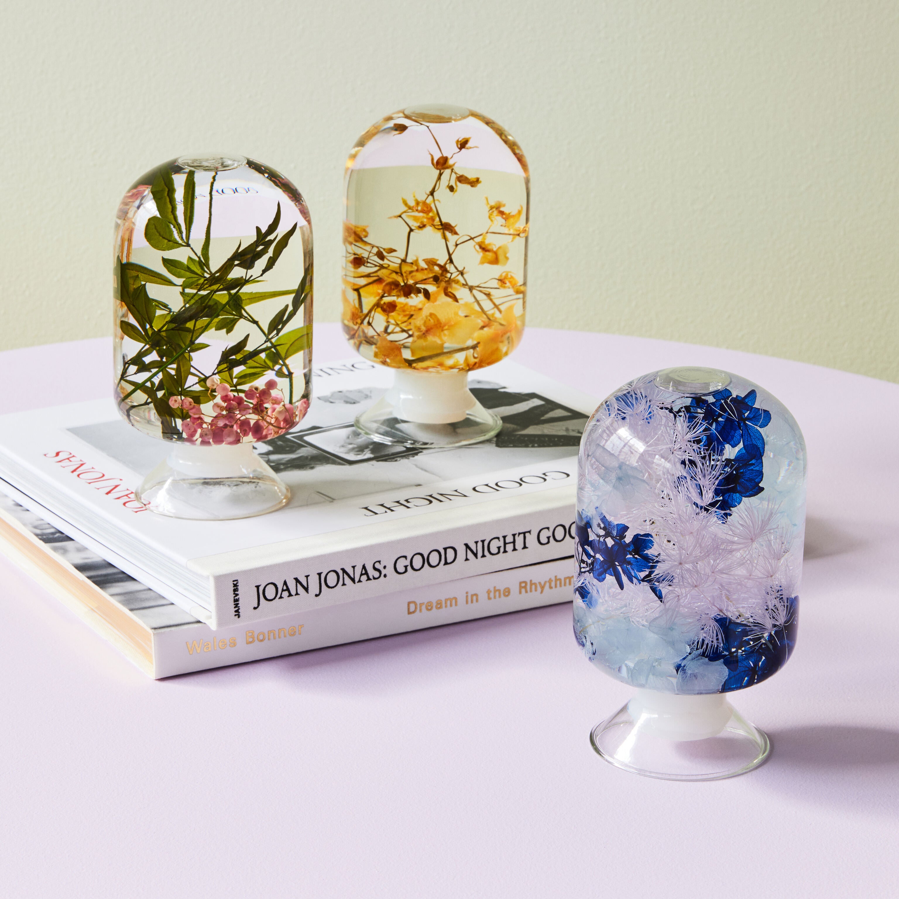 Pieces of Time フラワーオブジェ イエロー パープル MoMA Pieces of Time Flower Objet d'Art - Yellow Oncidium – MoMA Design