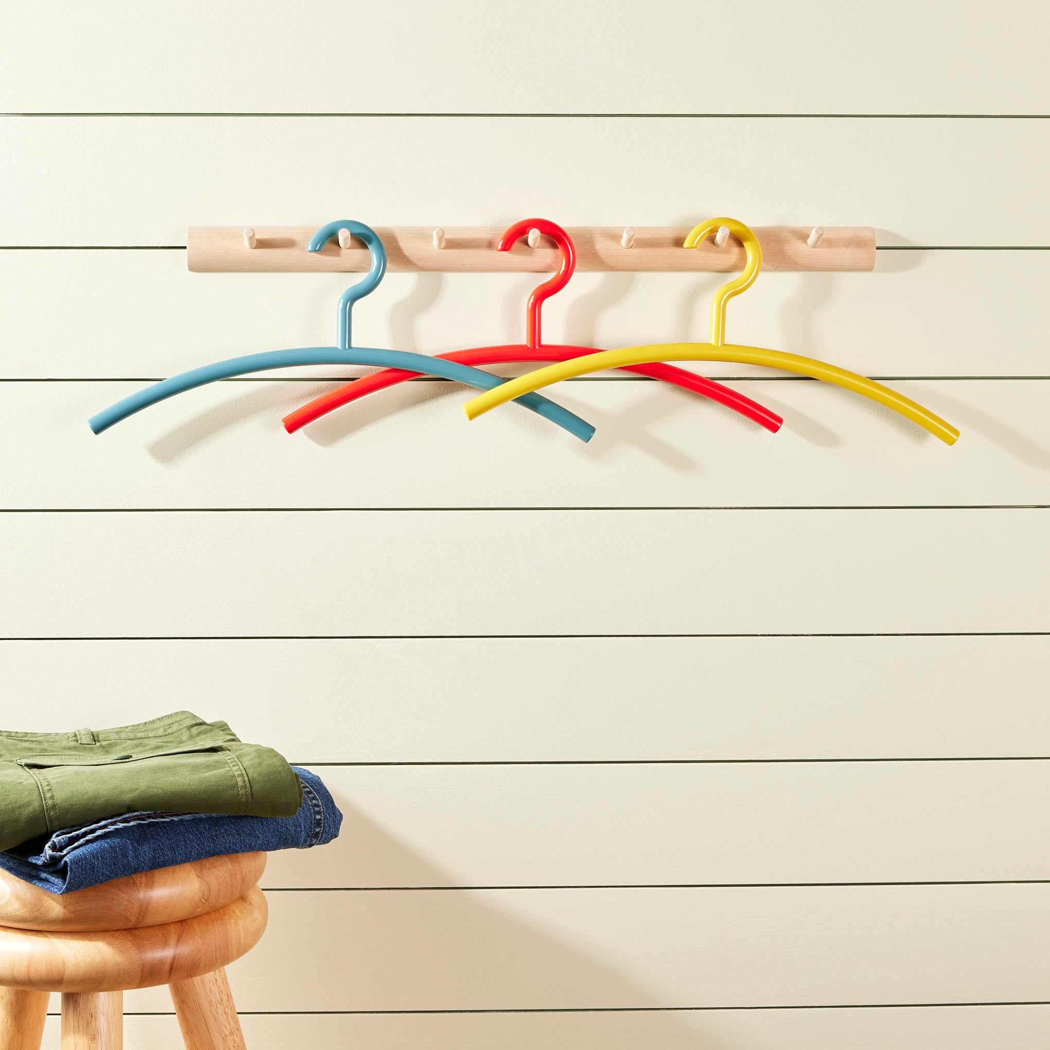 HUMAN MADE HANGER 3本1セット Hewi Coat Hanger - Set of 3 - Multi – MoMA Design Store