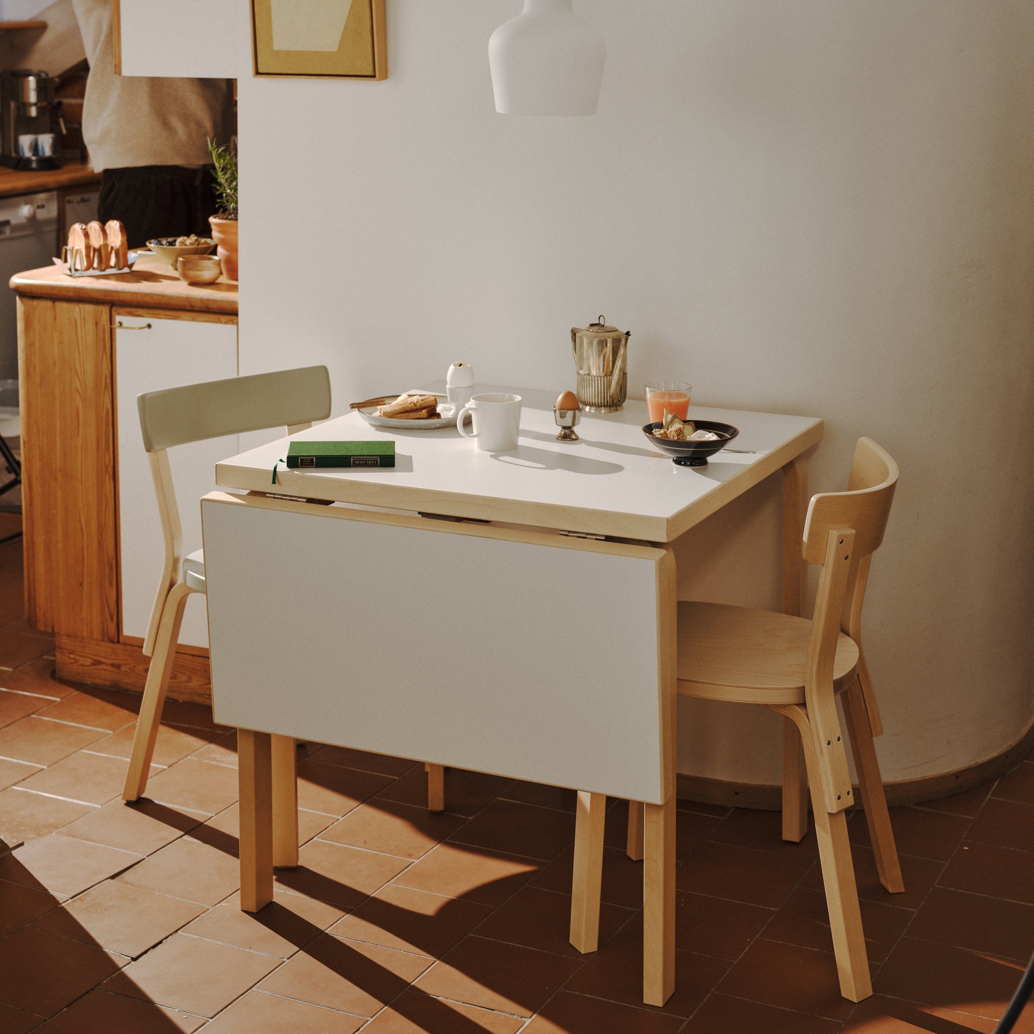 Artek Alvar Aalto Drop-Leaf Table - Pistachio/ Olive – MoMA Design