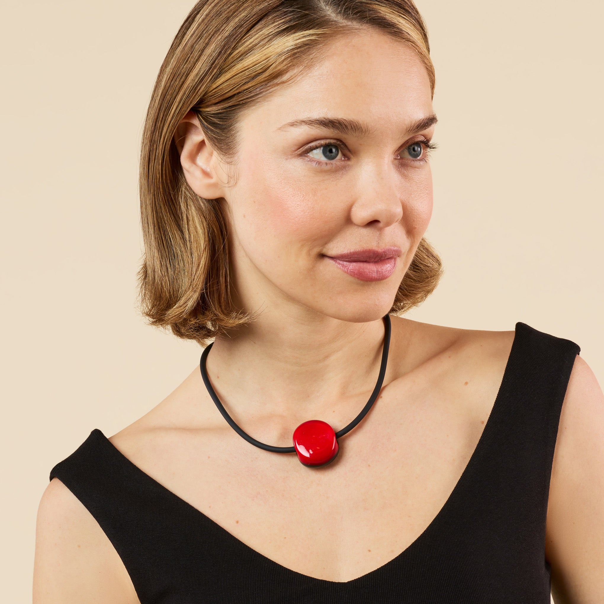 マグネット MOMA レア Bonbon Glass Necklace - Red/ Black – MoMA Design Store