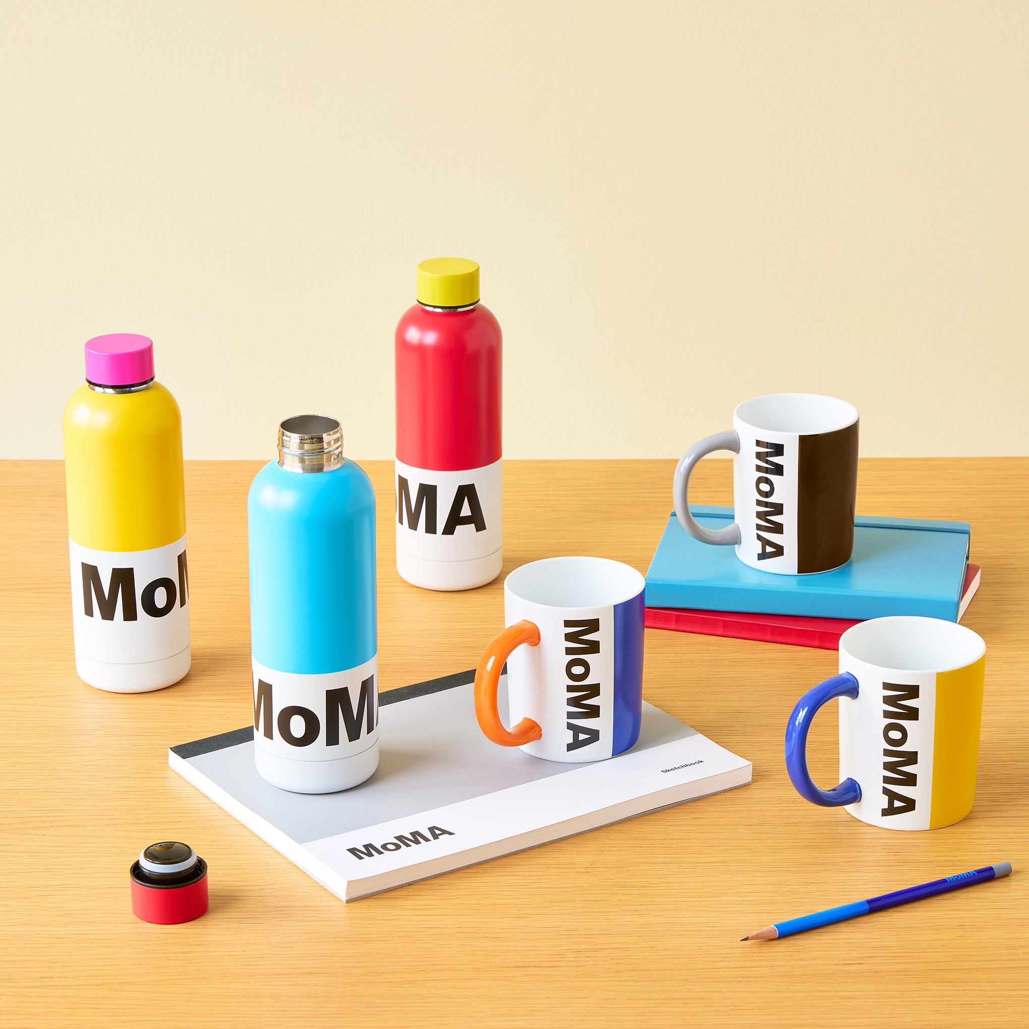 2024’ NY MoMA storeにて購入！ウォータージャグ&ポーチ&トート MoMA Logo Water Bottle - Pink/ Yellow – MoMA Design Store