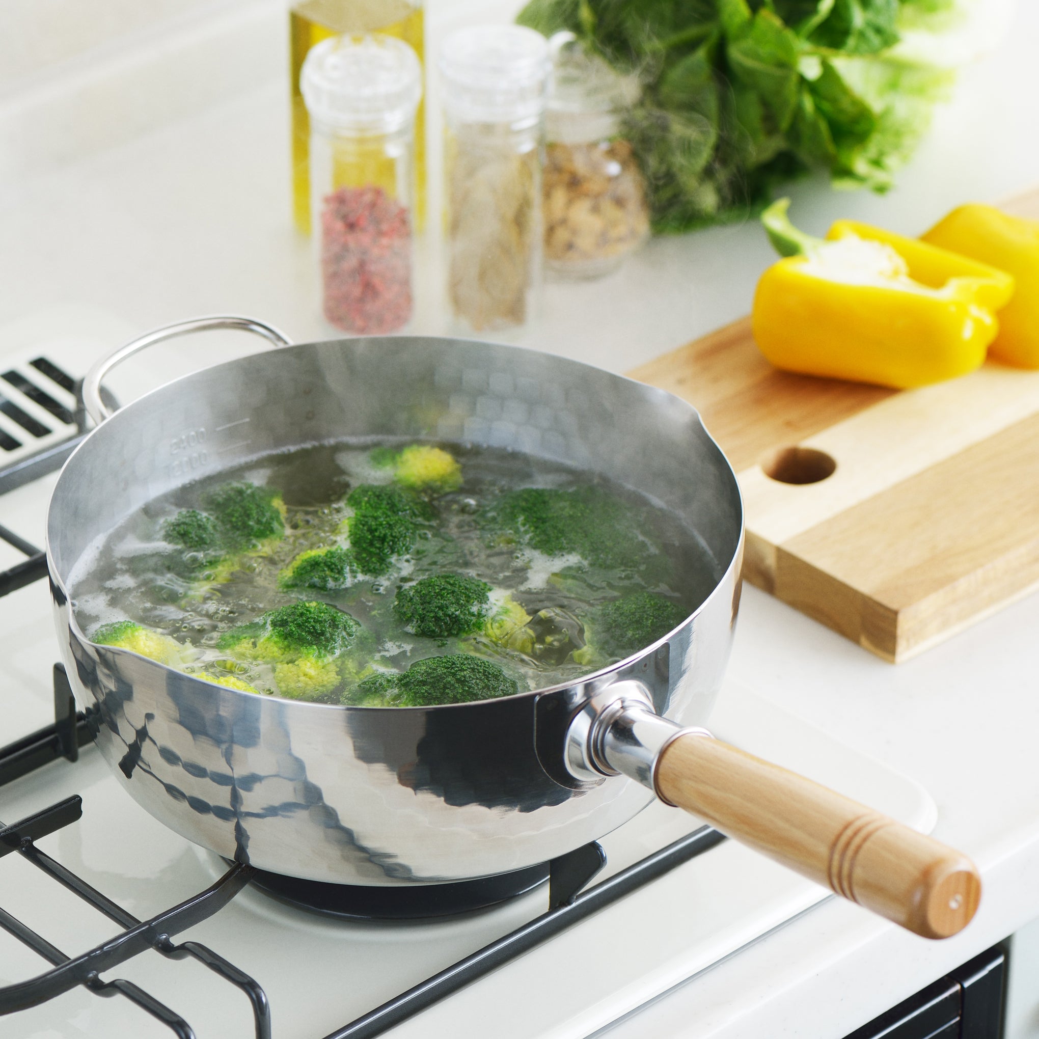 Yukihira Pot with Lid – MoMA Design Store