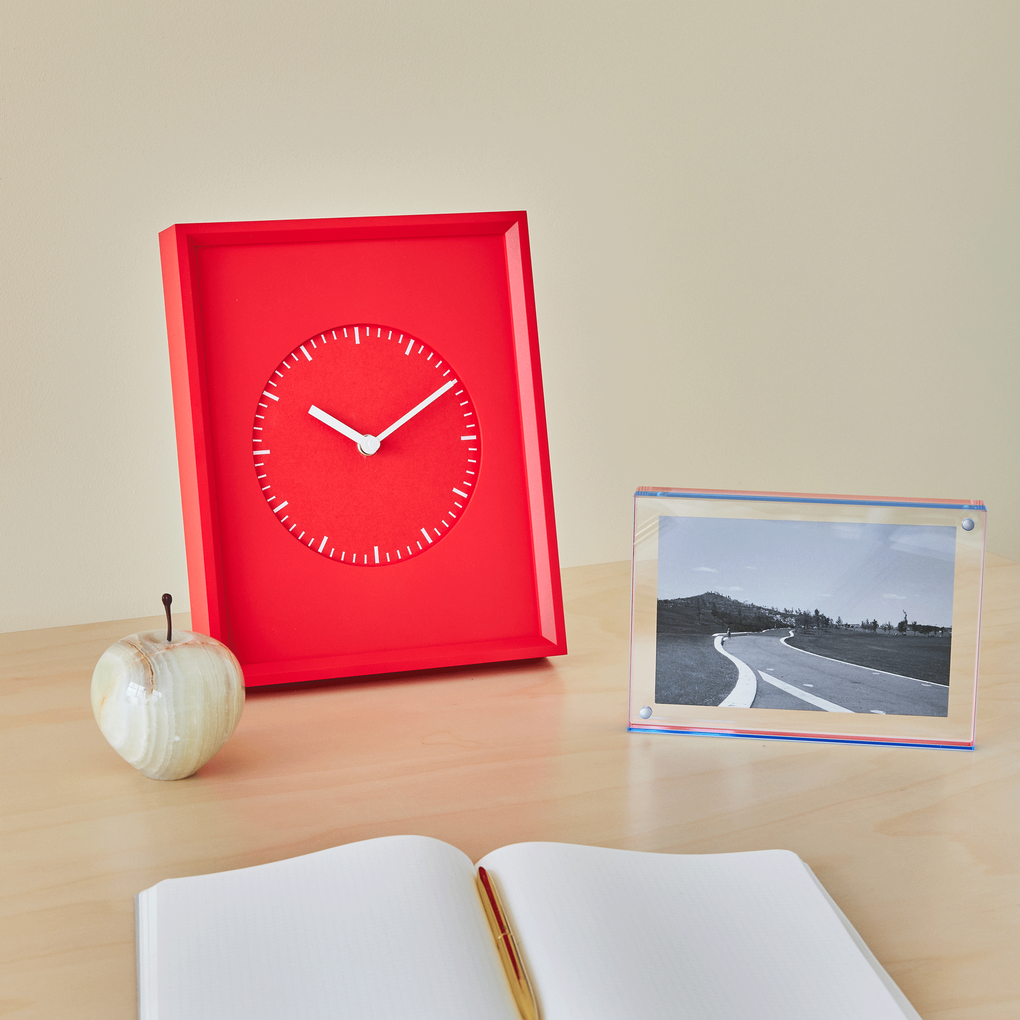 Nicolai Canetti Dual-Color Magnetic Picture Frame - Blue/Pink Nicolai Canetti Dual-Color Magnetic Picture Frame - Blue/Pink