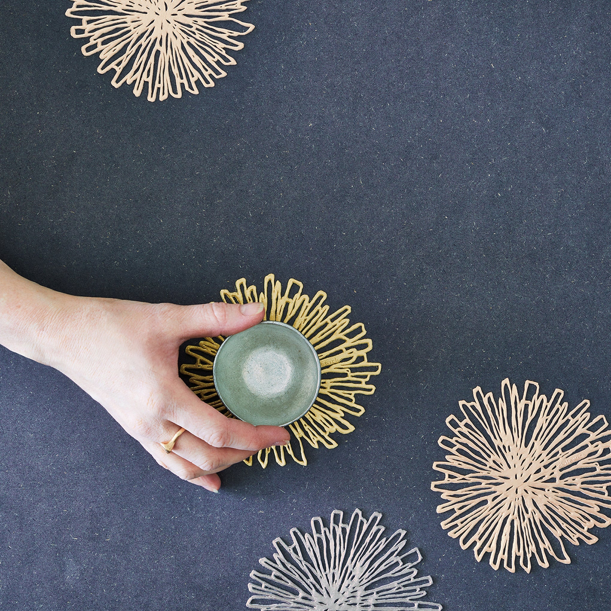 折*紙様 Monro モンロー　Round Cusion Chilewich Bloom Coasters - Set of 6 - Gilded – MoMA Design Store