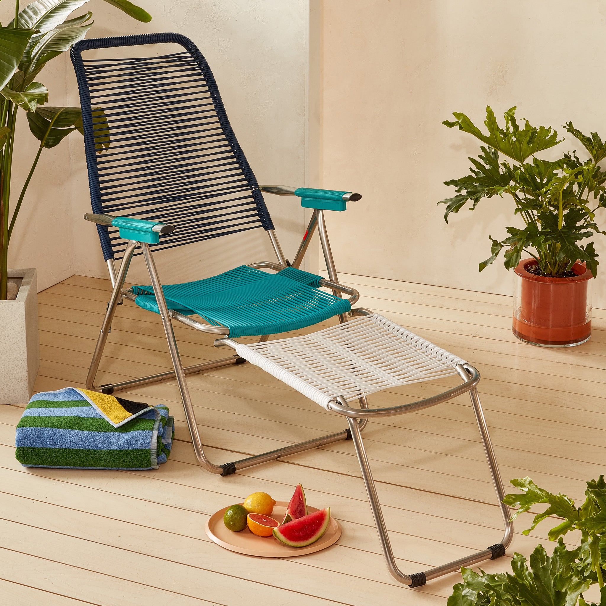 Spaghetti Outdoor Lounge Chair - Yellow – MoMA Design Store