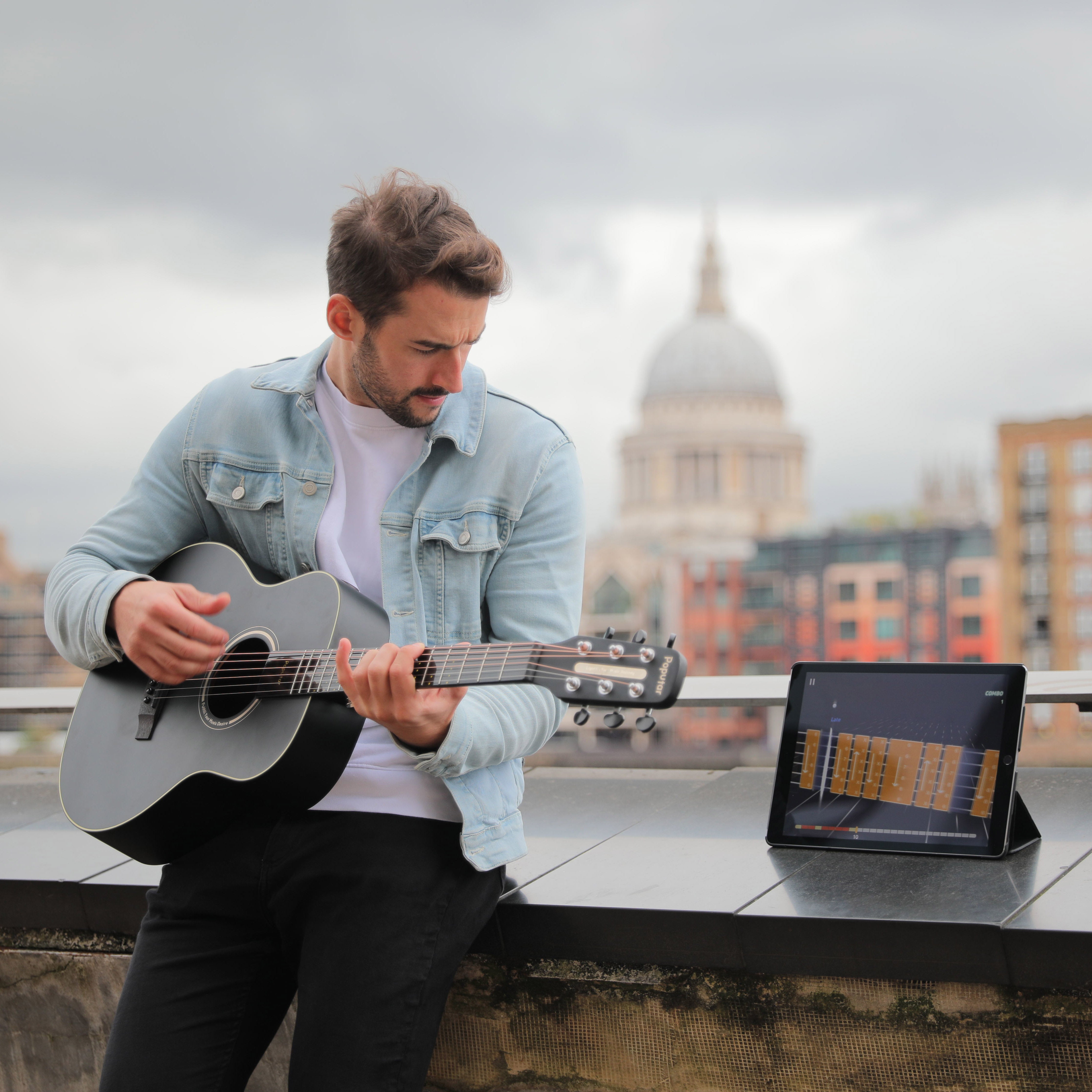 Poputar smart online guitar