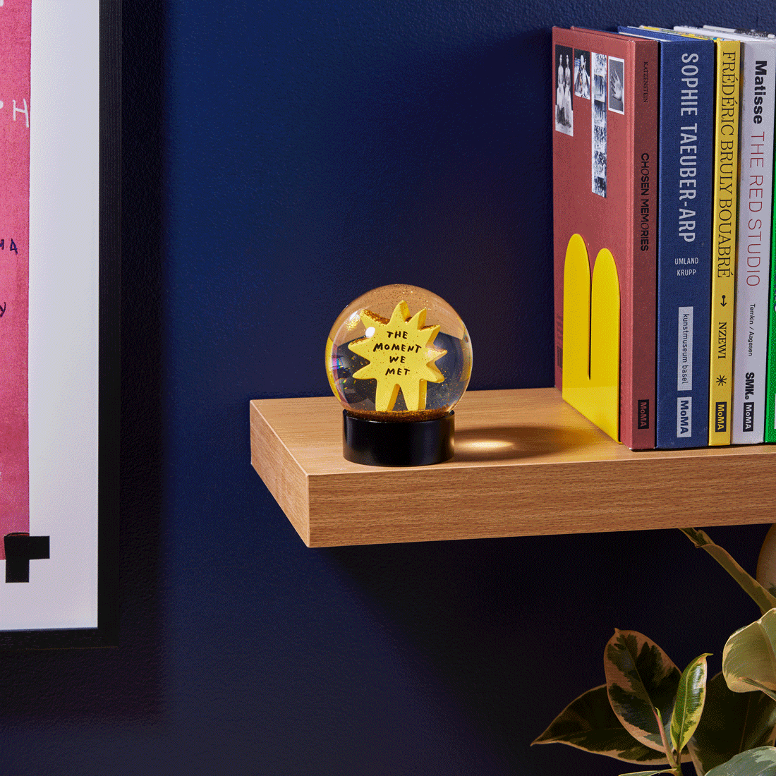 The Moment We Met スノードーム MOMA The Moment We Met Snow Globe – MoMA Design Store