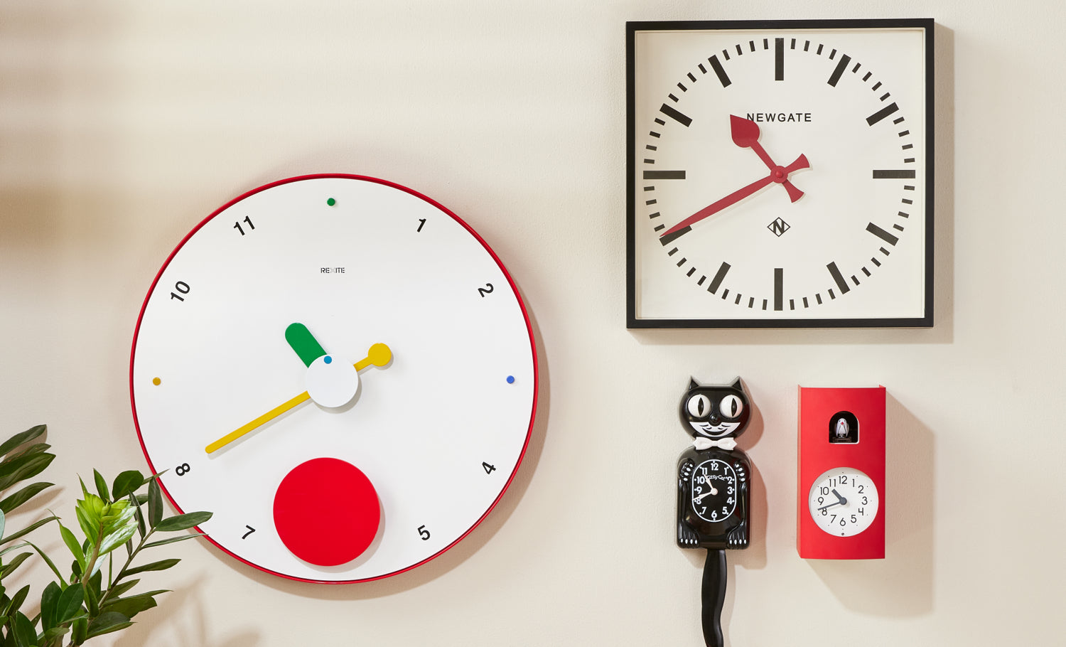 Lexon Minut Alarm Clock - Red – MoMA Design Store