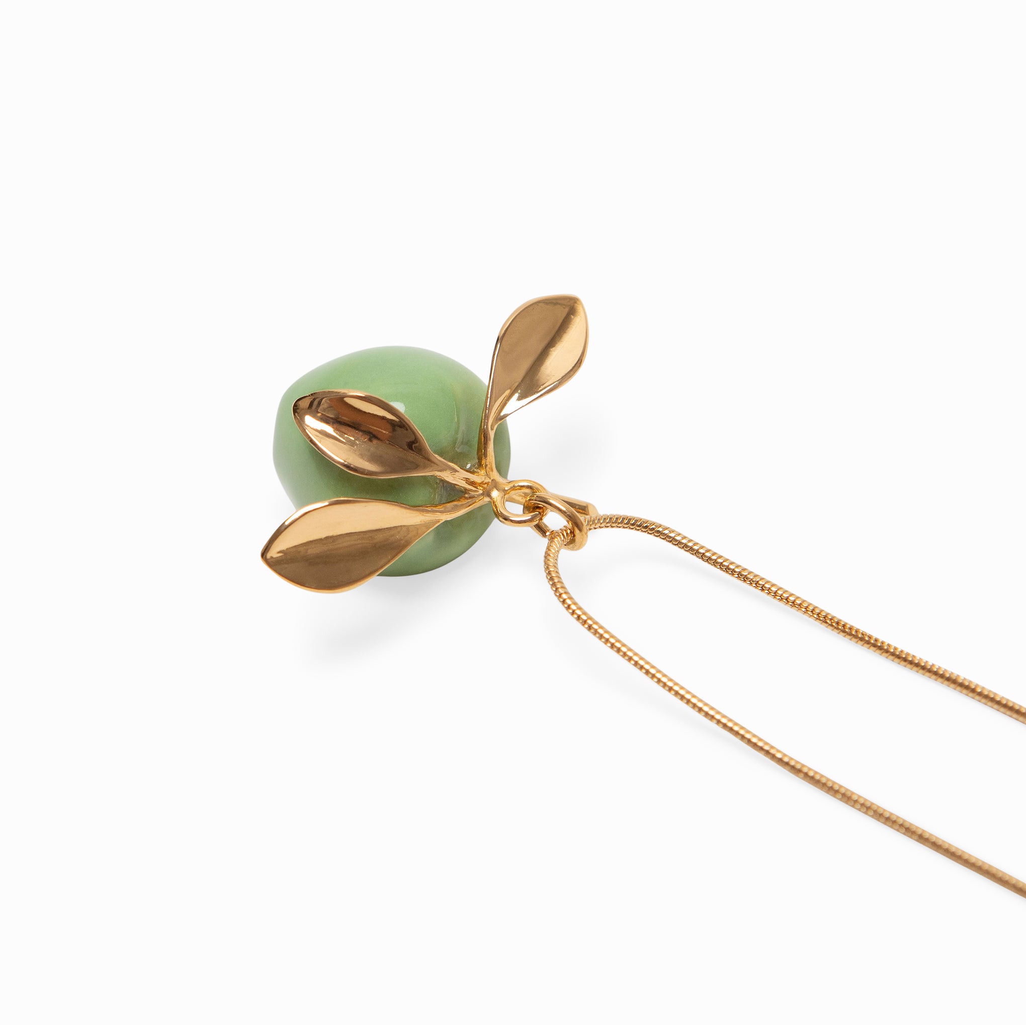 アクセサリー Independent Gold Apple Designed by HYDE Andrés Gallardo Green Apple Stem Gold-Plated Necklace – MoMA