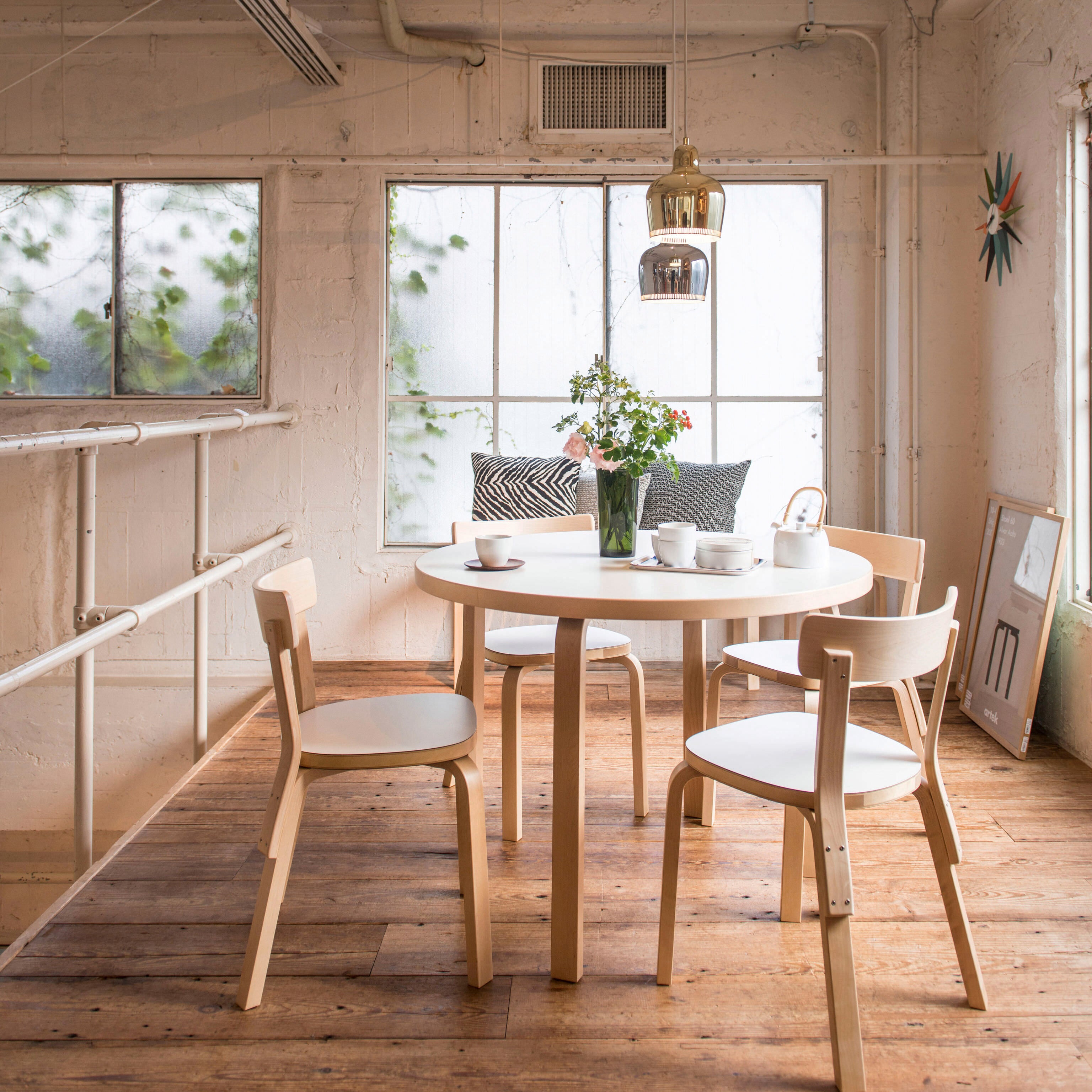 Artek Aalto Round Table 90A - White – MoMA Design Store