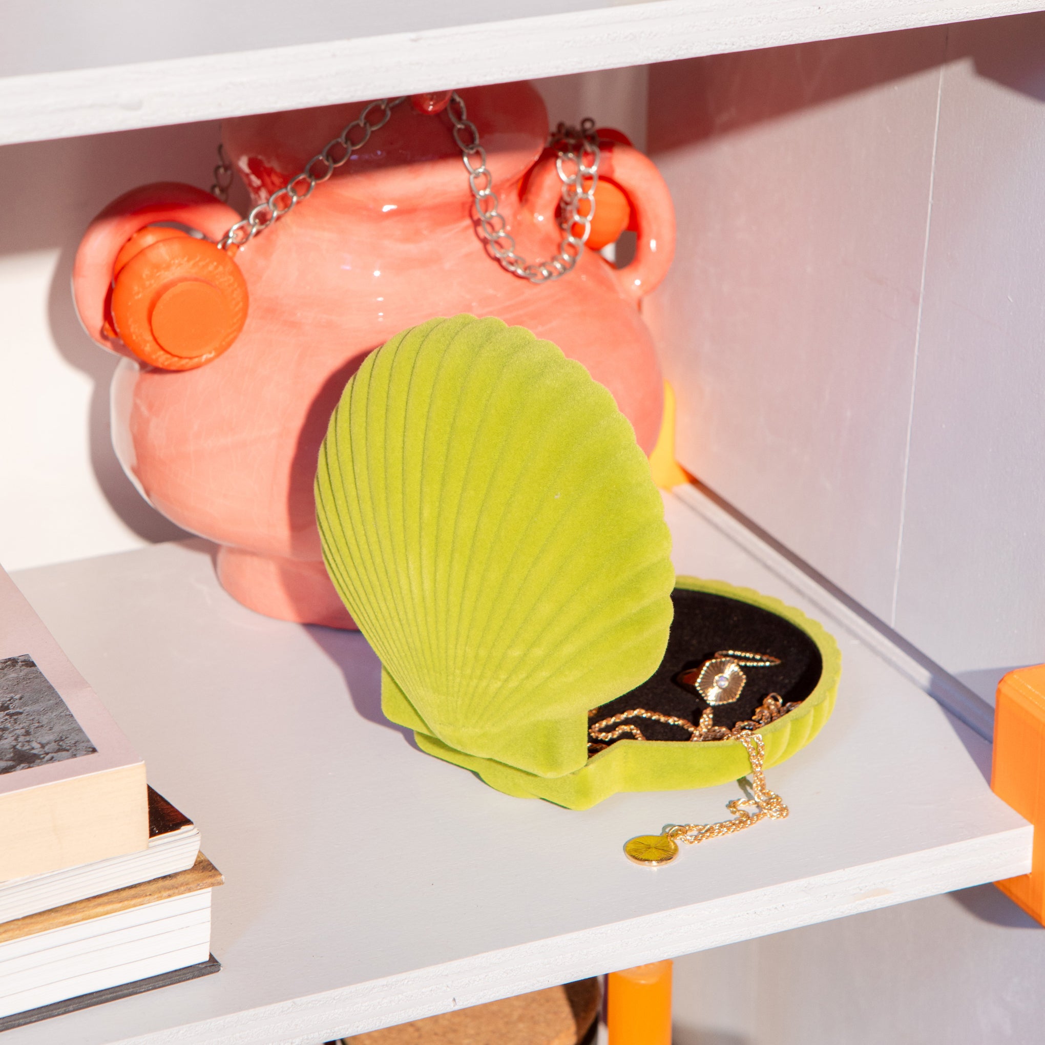 Venus Velvet Seashell Jewelry Box - Green – MoMA Design Store
