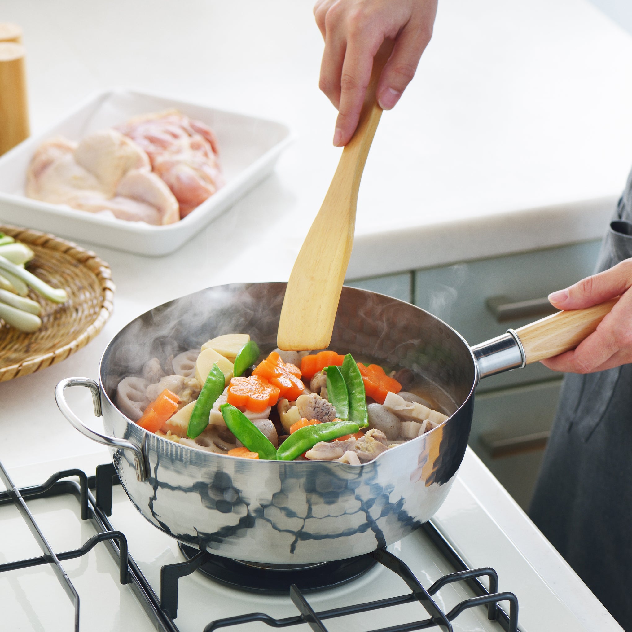 Yukihira Pot with Lid – MoMA Design Store