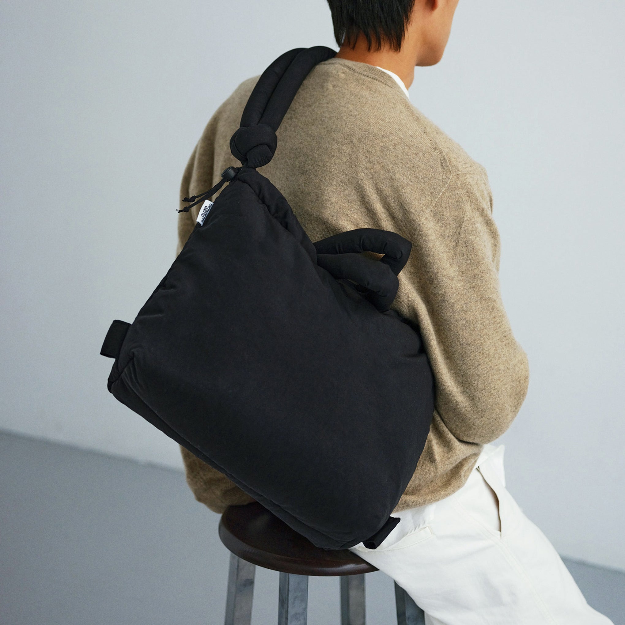 Ölend Ona Soft Convertible Bag - Black – MoMA Design Store