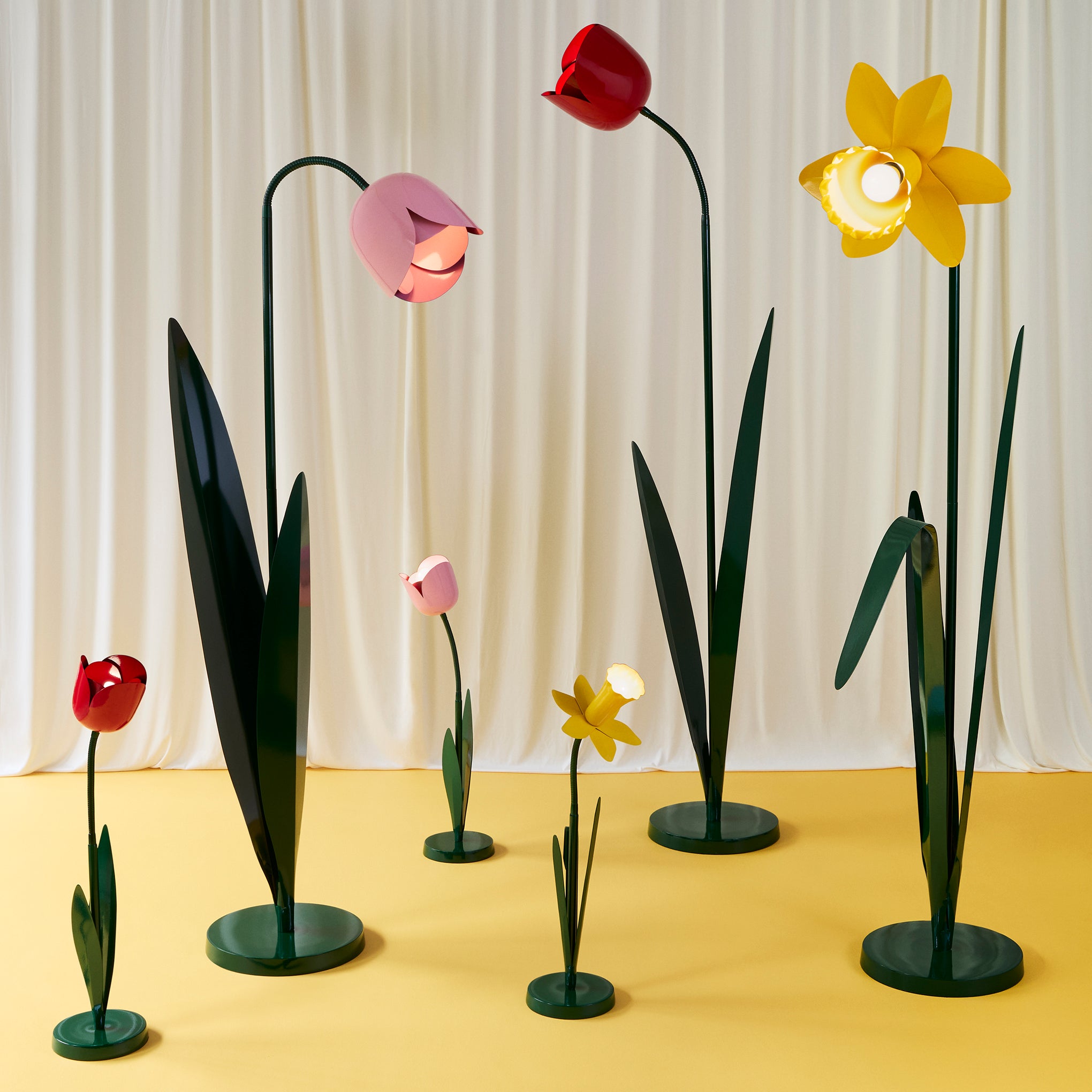 Flower Lamp - Pink Tulip – MoMA Design Store