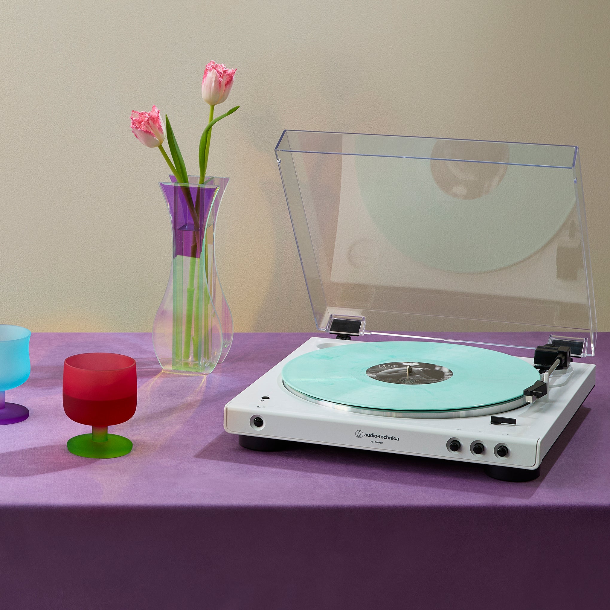 Audio-Technica AT-LP60XBT-WW Bluetooth Turntable – MoMA Design Store