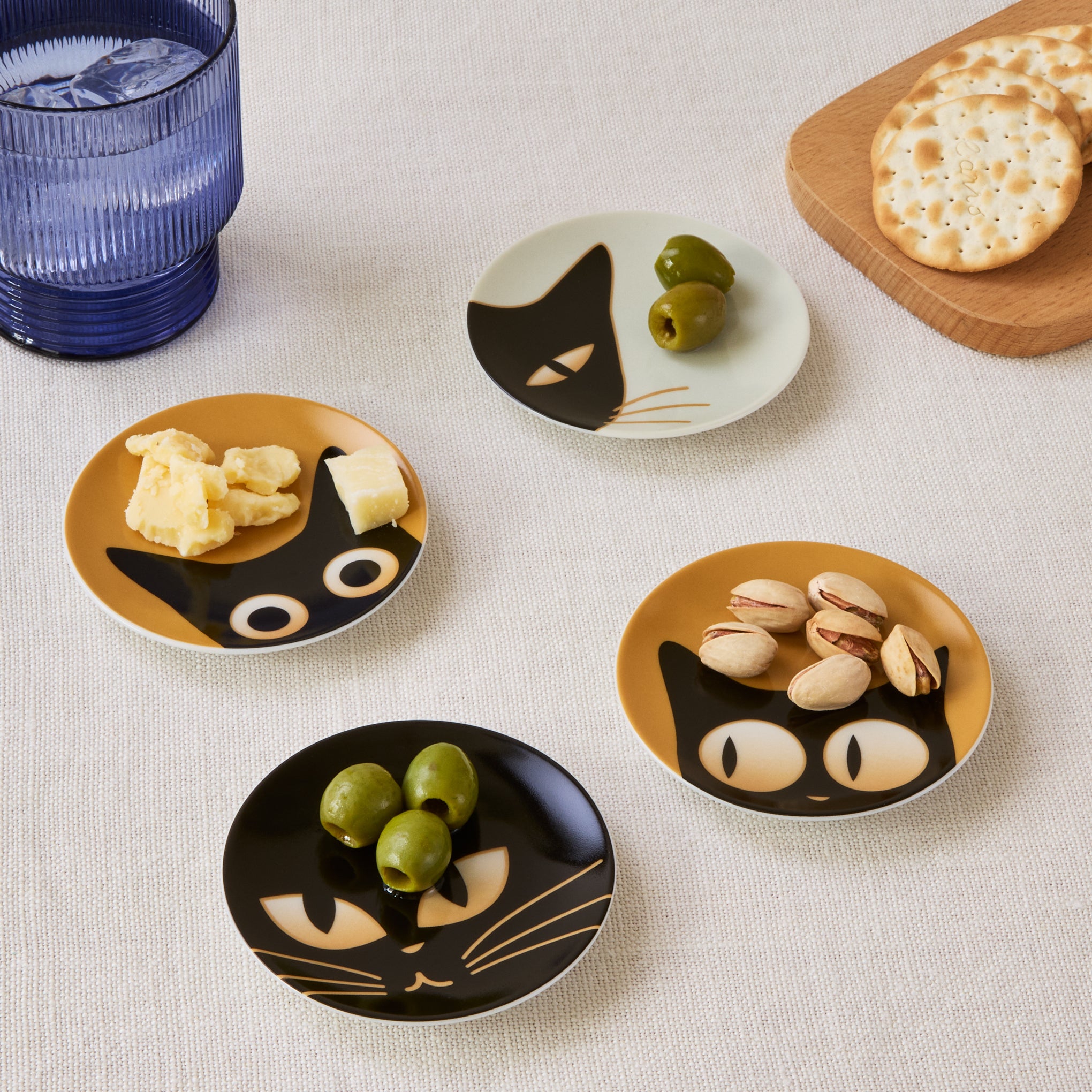 MoMA購入 チャットプレート Ikuko Nakazawa Porcelain Cat Plate - Set of 4 – MoMA Design Store