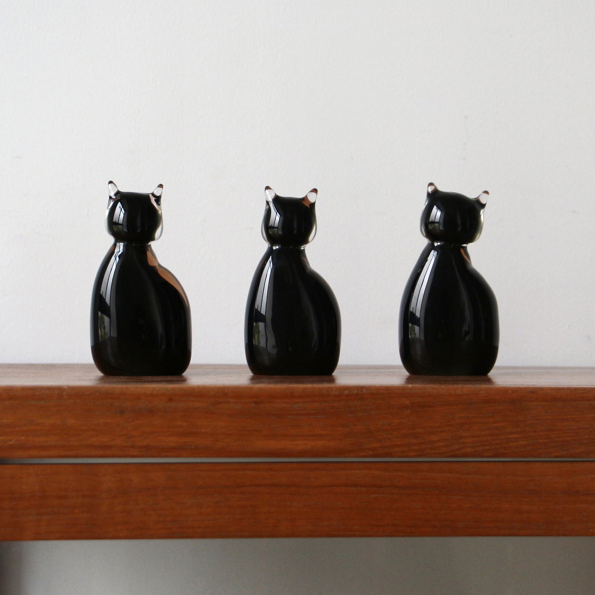 Glass Cat Object - Black – MoMA Design Store