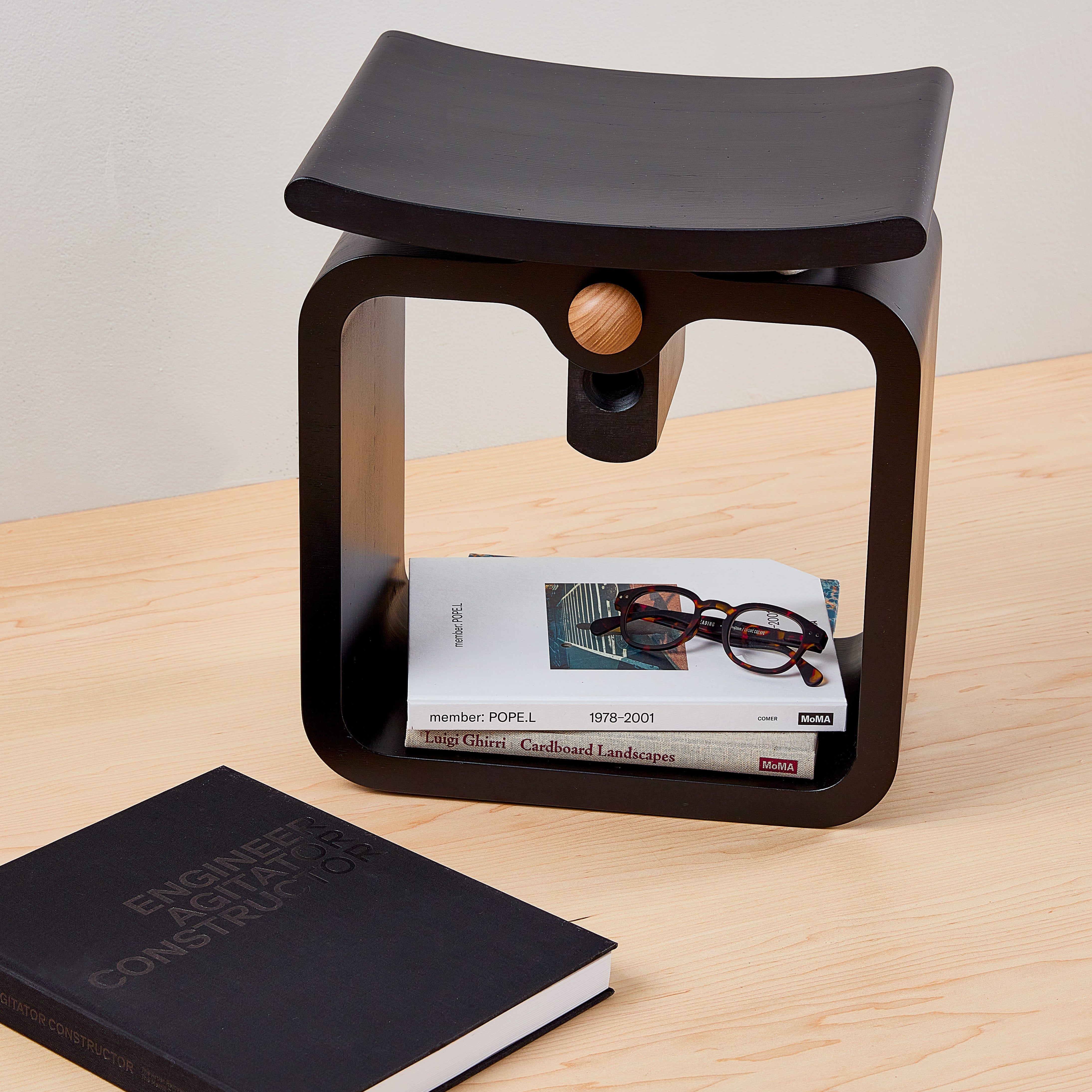 【NIGO私物放出品】Qoffee stool 紙コップ型スツール Dogon Stool – MoMA Design Store