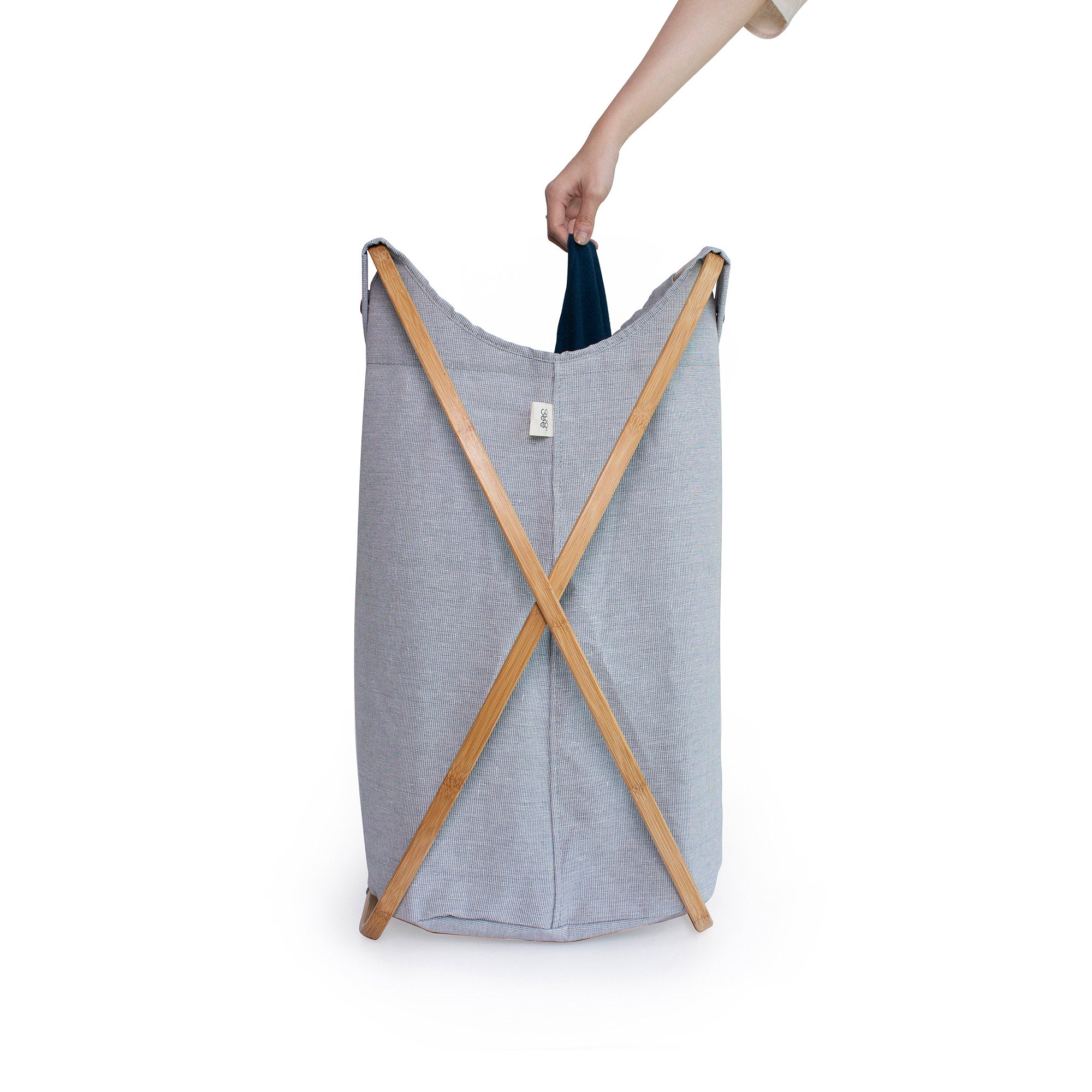 Tota Easy-Empty Laundry Basket – MoMA Design Store