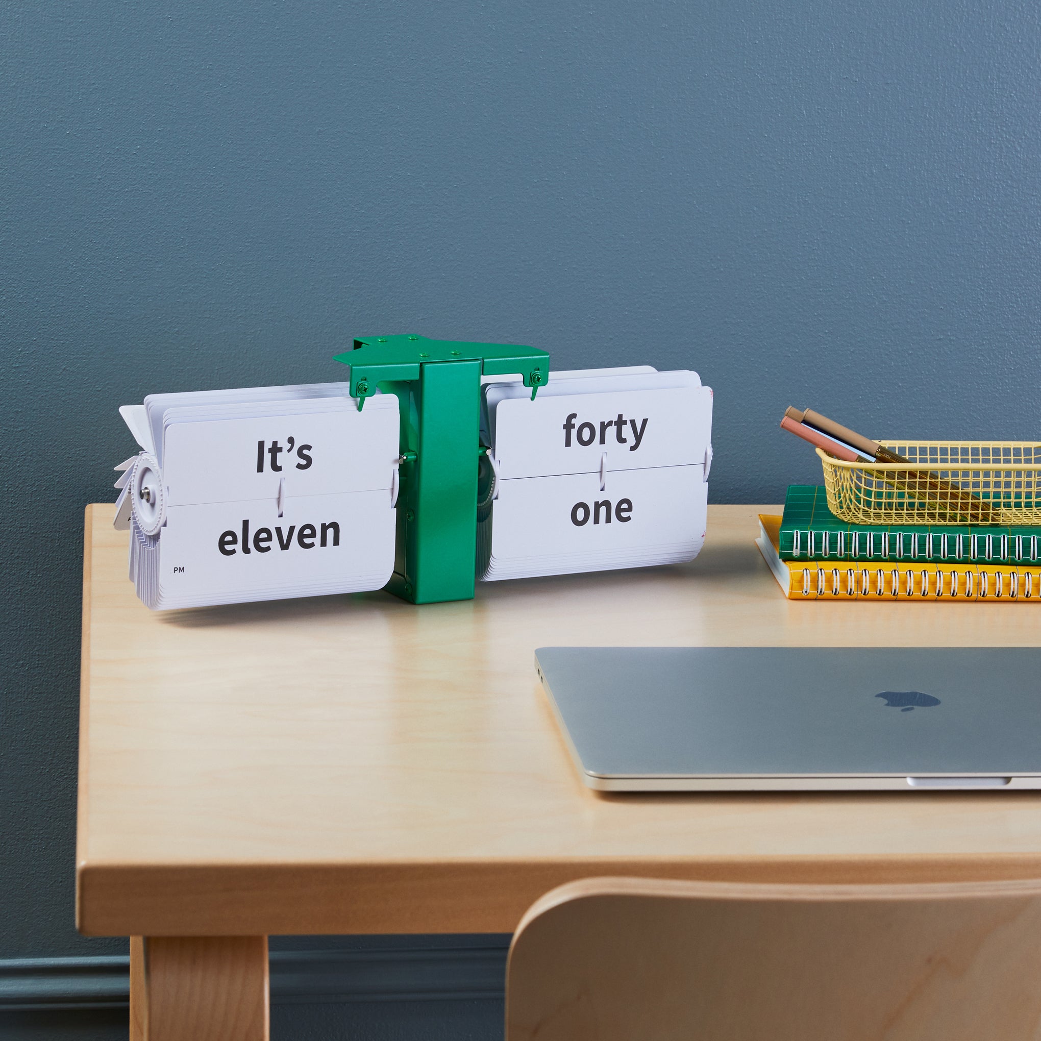 Cloudnola Flipping Out Text Clock - Green – MoMA Design Store