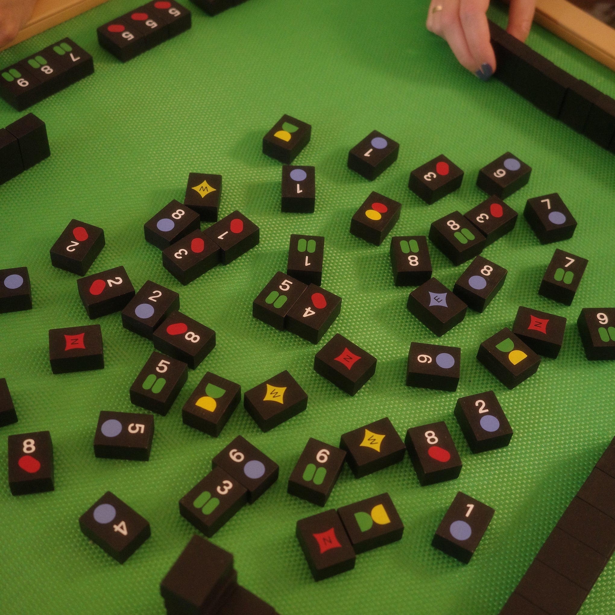 Modern Tiles Mahjong Set – MoMA Design Store