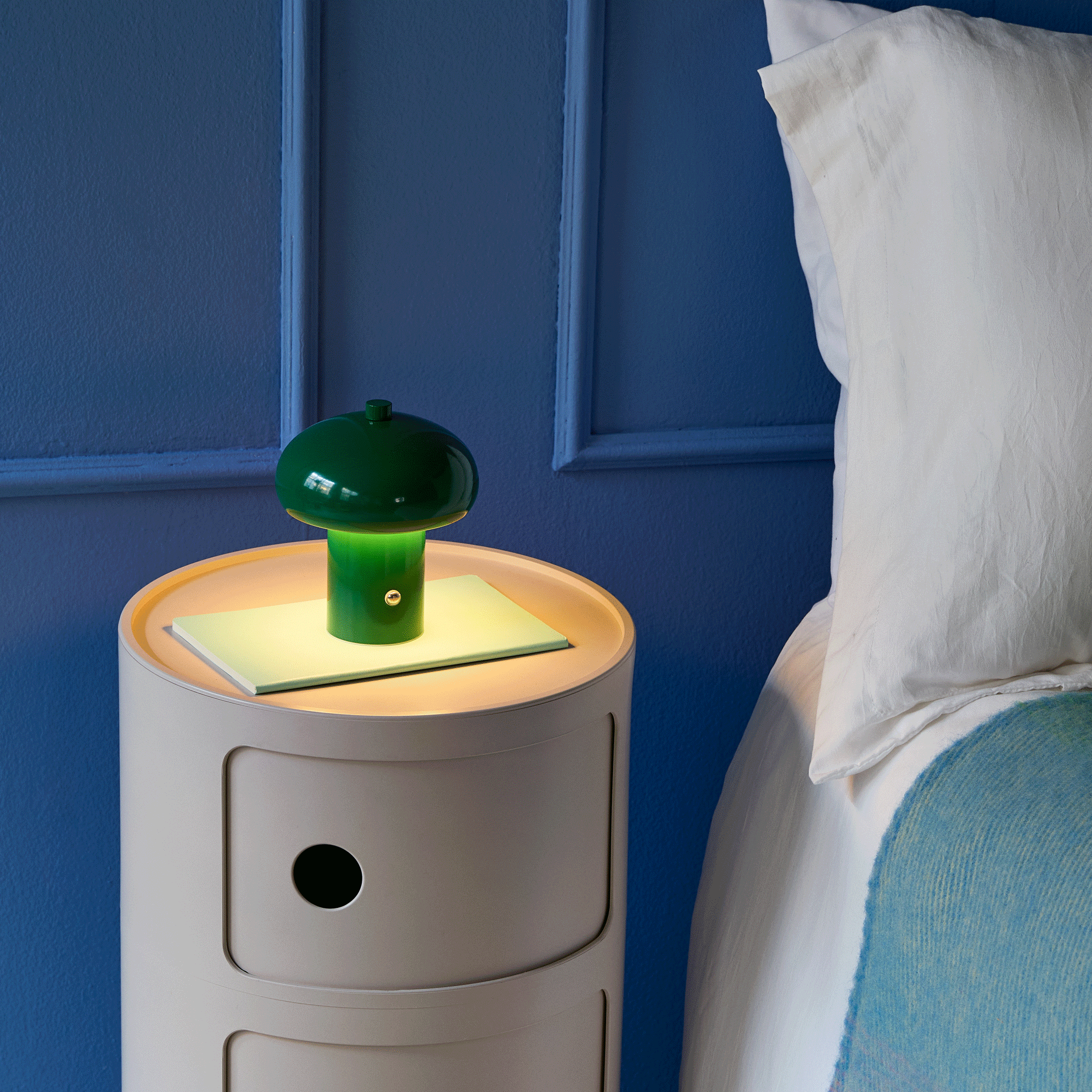 Moma Shell Lamp Seta Portable Lamp - Green – MoMA Design Store