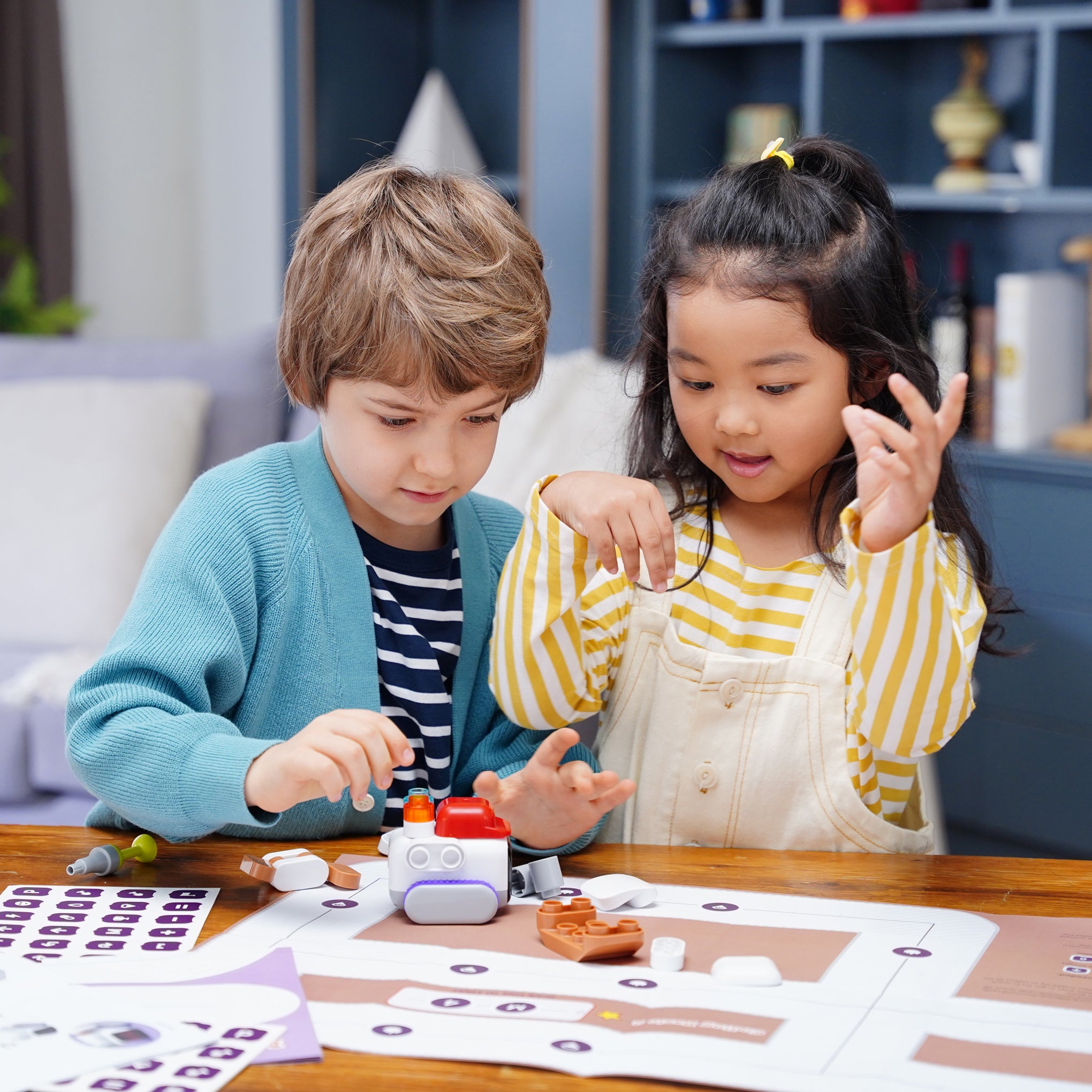 Mini Coding Robot – MoMA Design Store