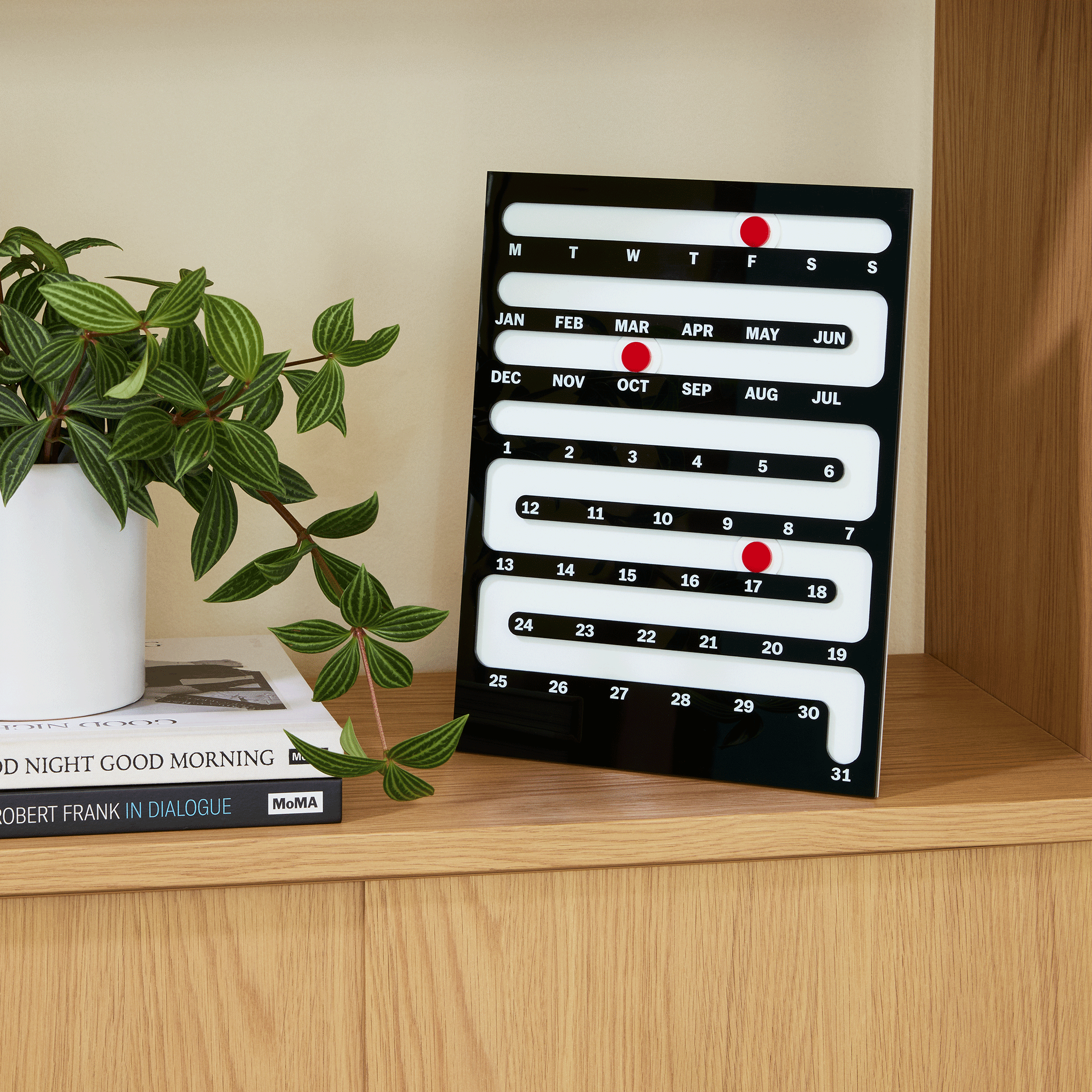 新品MoMA パーペチュアルカレンダー 黒/オレンジ MoMA Sliding Perpetual Calendar – MoMA Design Store