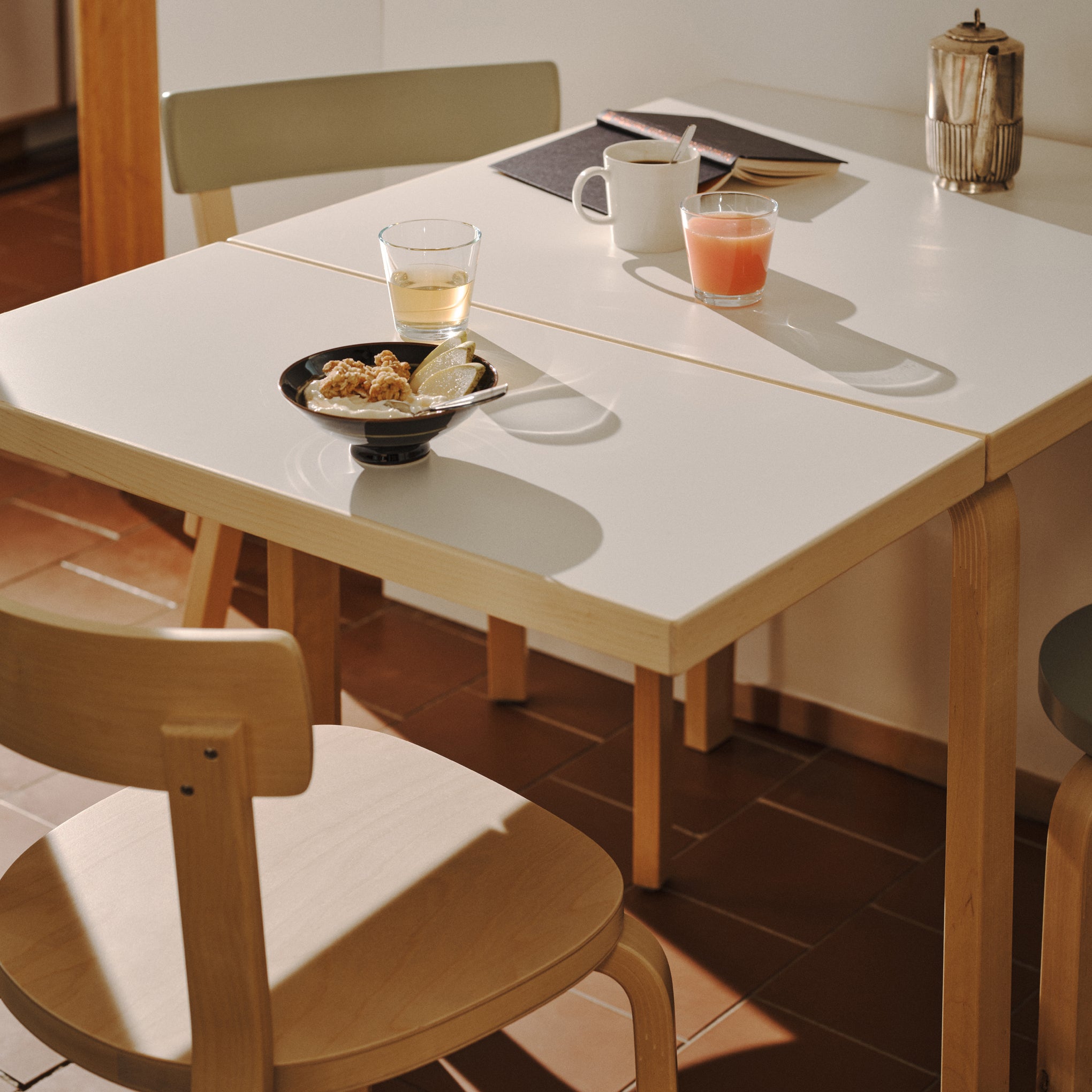 Artek Alvar Aalto Drop-Leaf Table - Pistachio/ Olive – MoMA Design